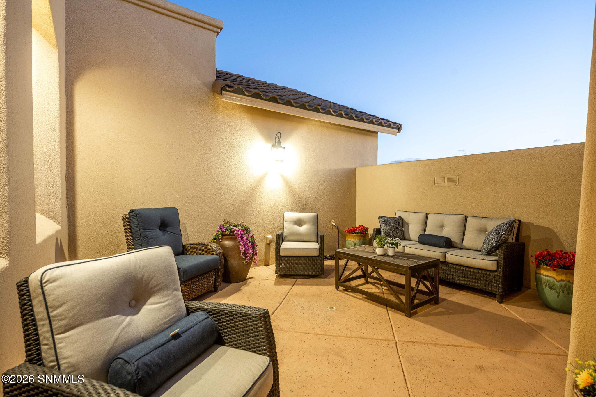 5677 Calle De Paradise Property Photo 6