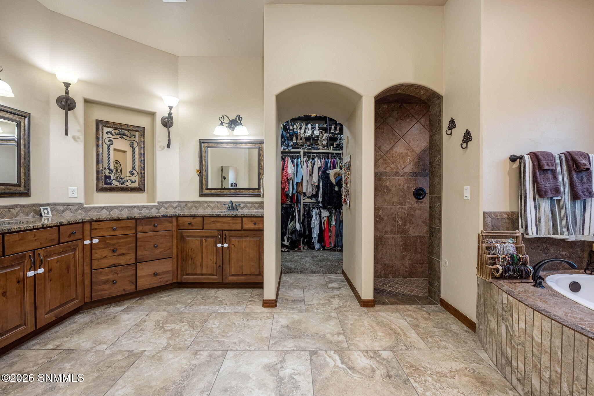 5677 Calle De Paradise Property Photo 27
