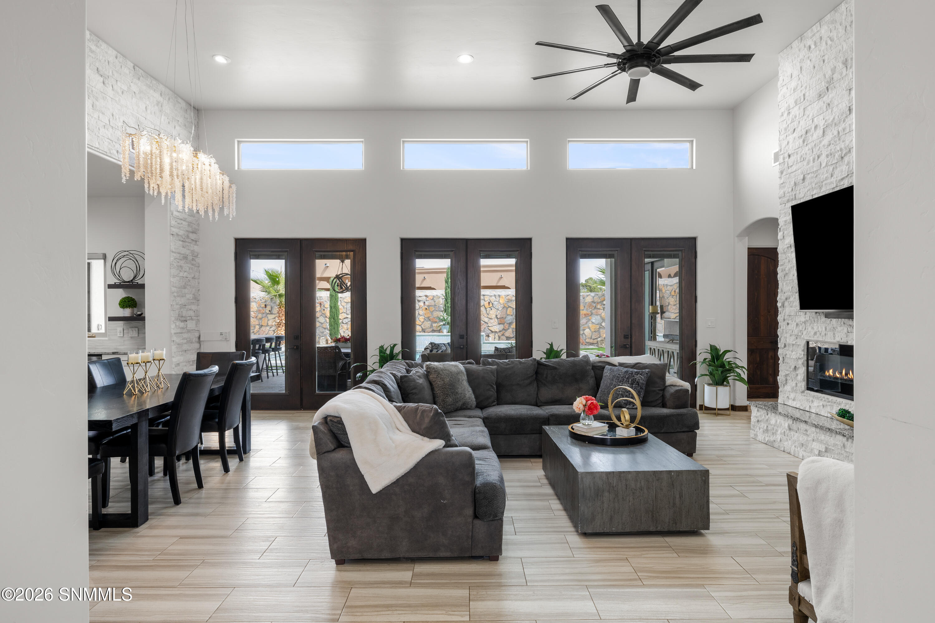 1384 San Bonifacio Arc Property Photo 9