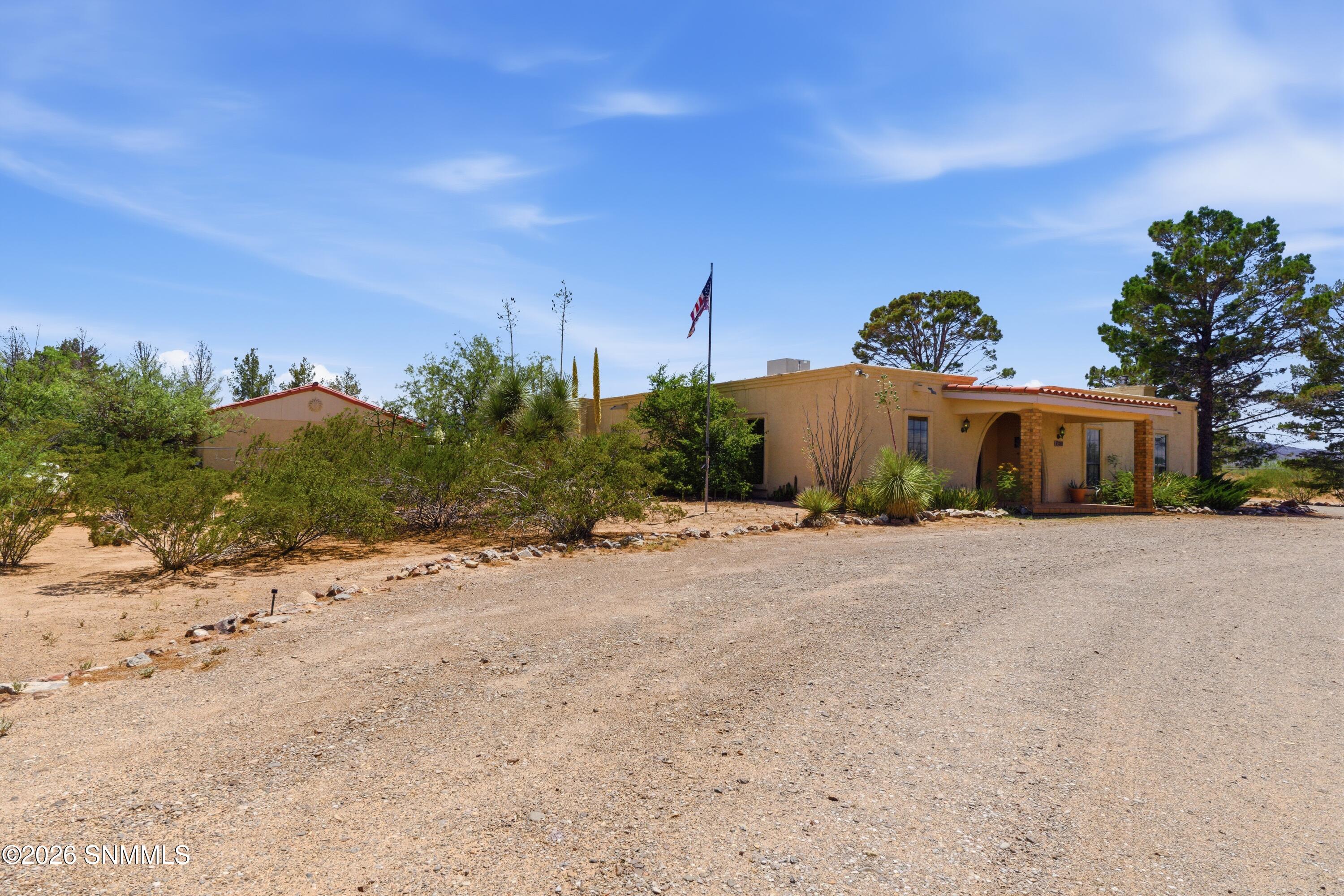 469 De Lara Estates Road Property Photo 2