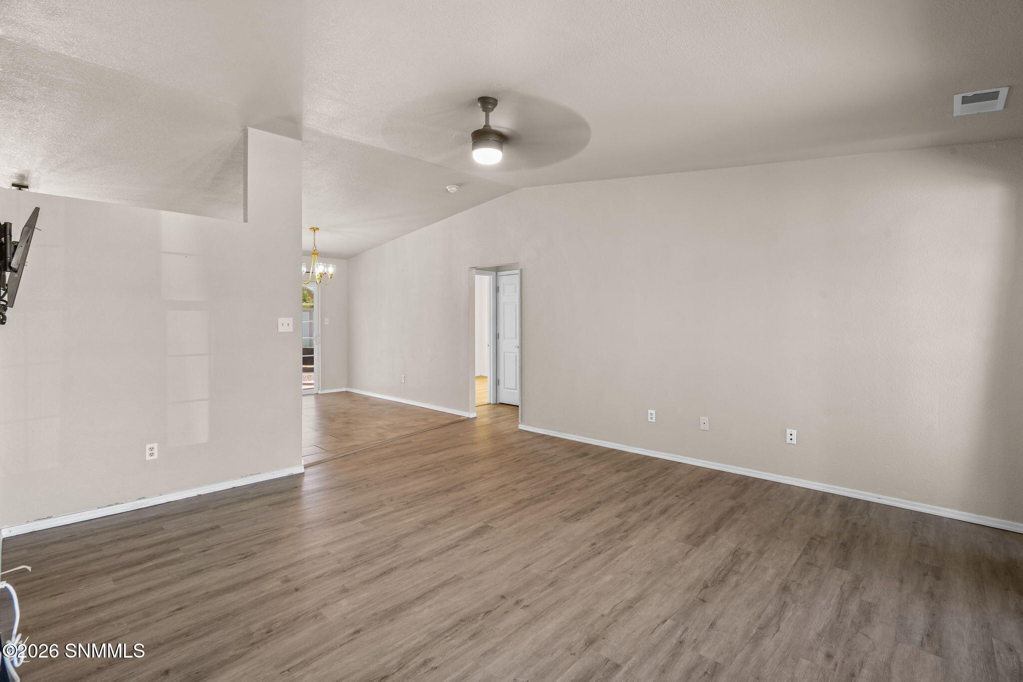 303 Santa Fe Drive Property Photo 4