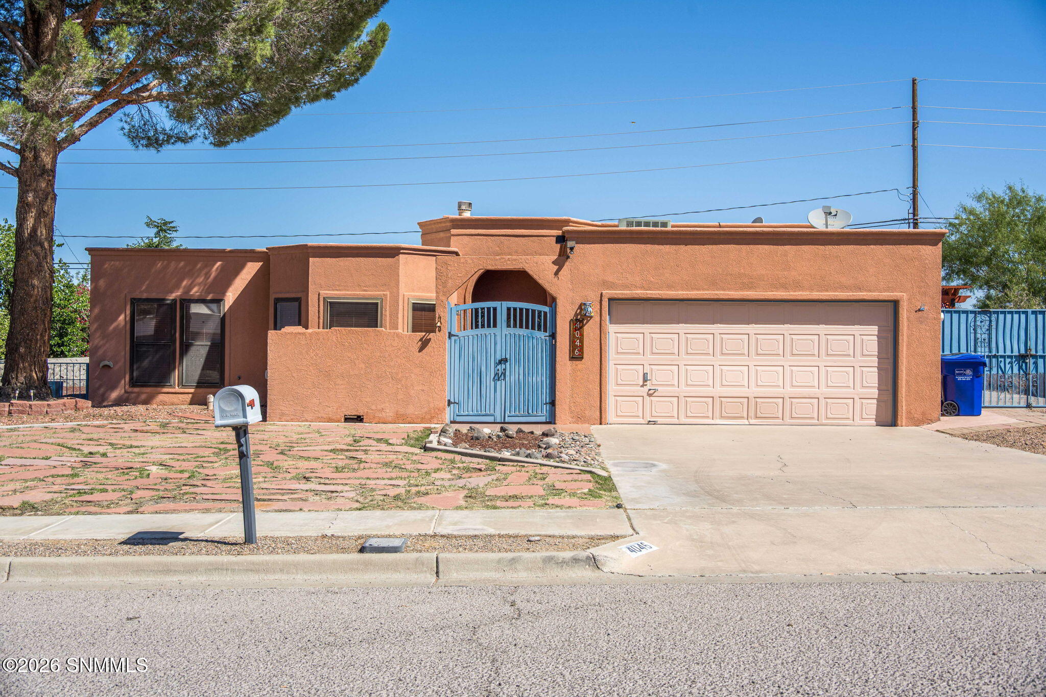 4046 Lilac Drive Property Photo 1