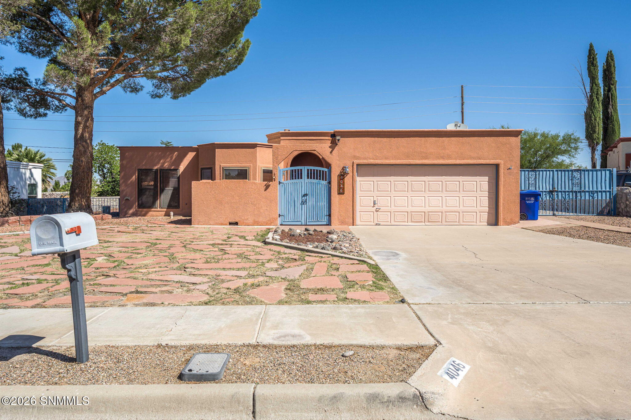 4046 Lilac Drive Property Photo 3