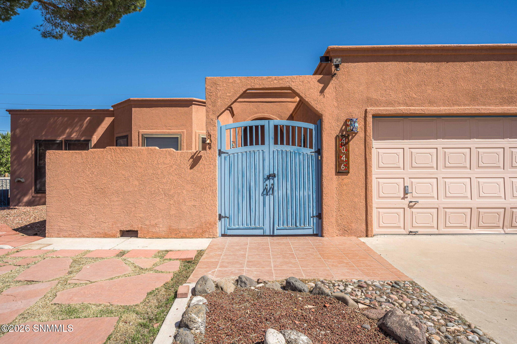 4046 Lilac Drive Property Photo 4