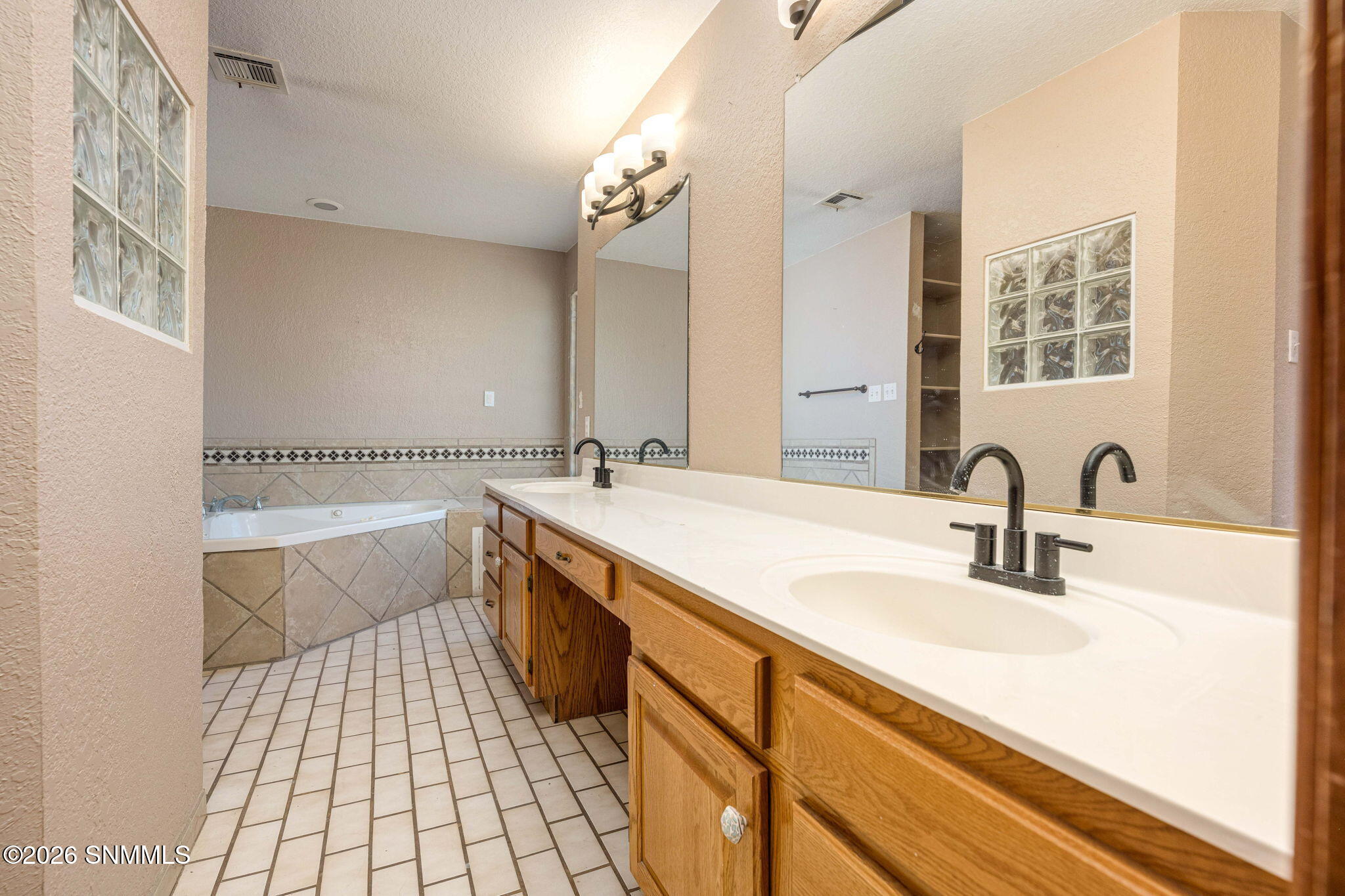 4046 Lilac Drive Property Photo 28