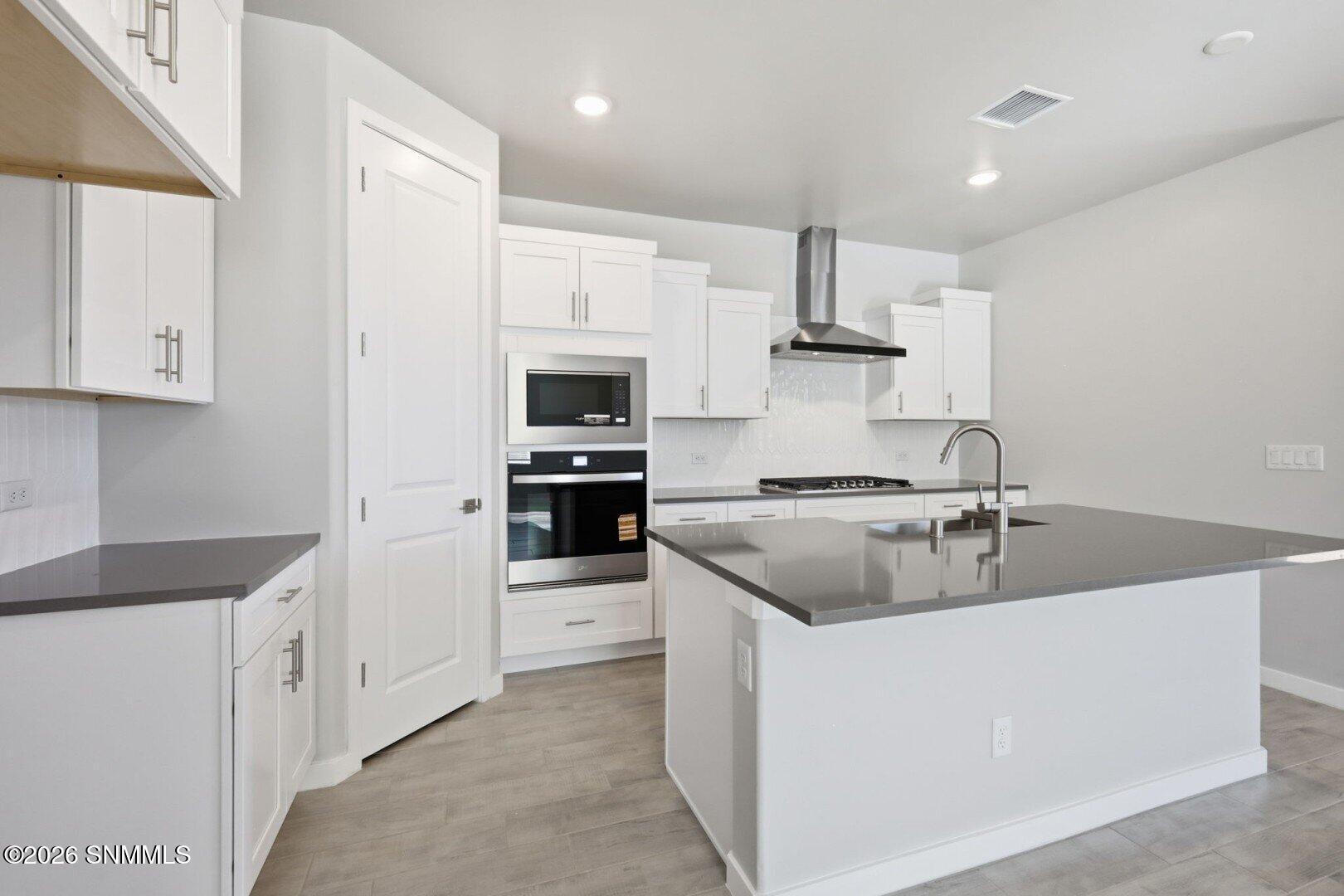 5061 Sand Stream Road Property Photo 3