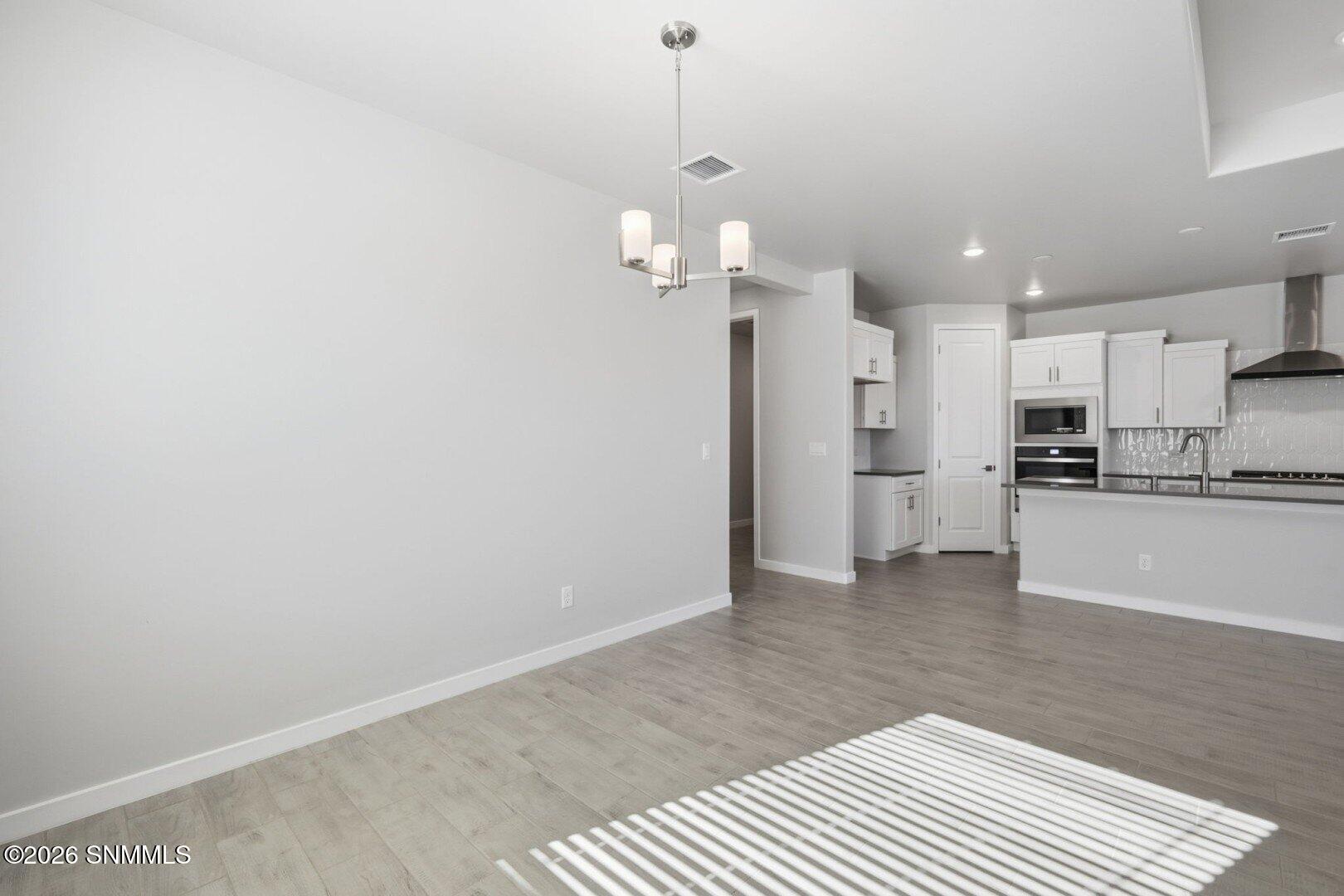 5061 Sand Stream Road Property Photo 8