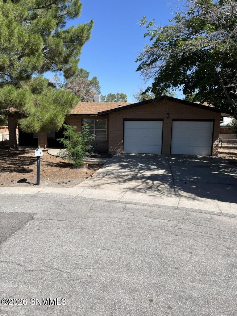 1820 Camelot Drive Property Photo 1