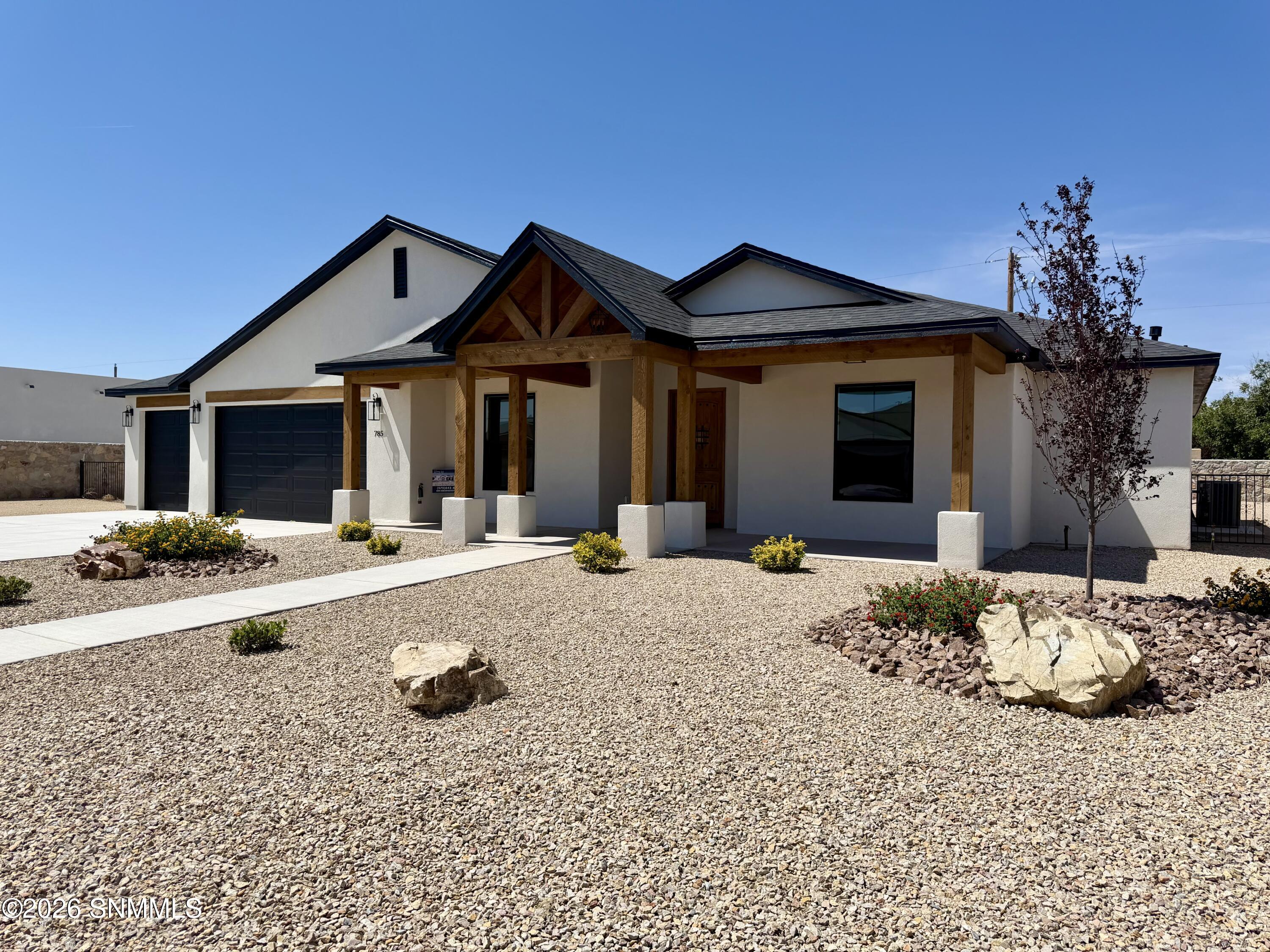 785 Basha Arc Property Photo 4