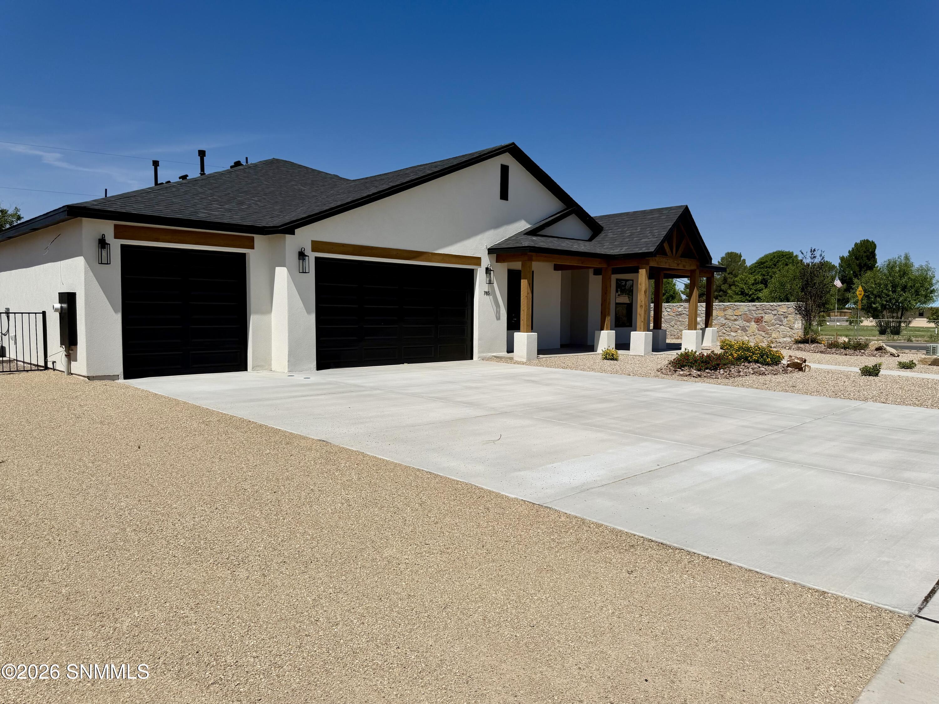 785 Basha Arc Property Photo 5