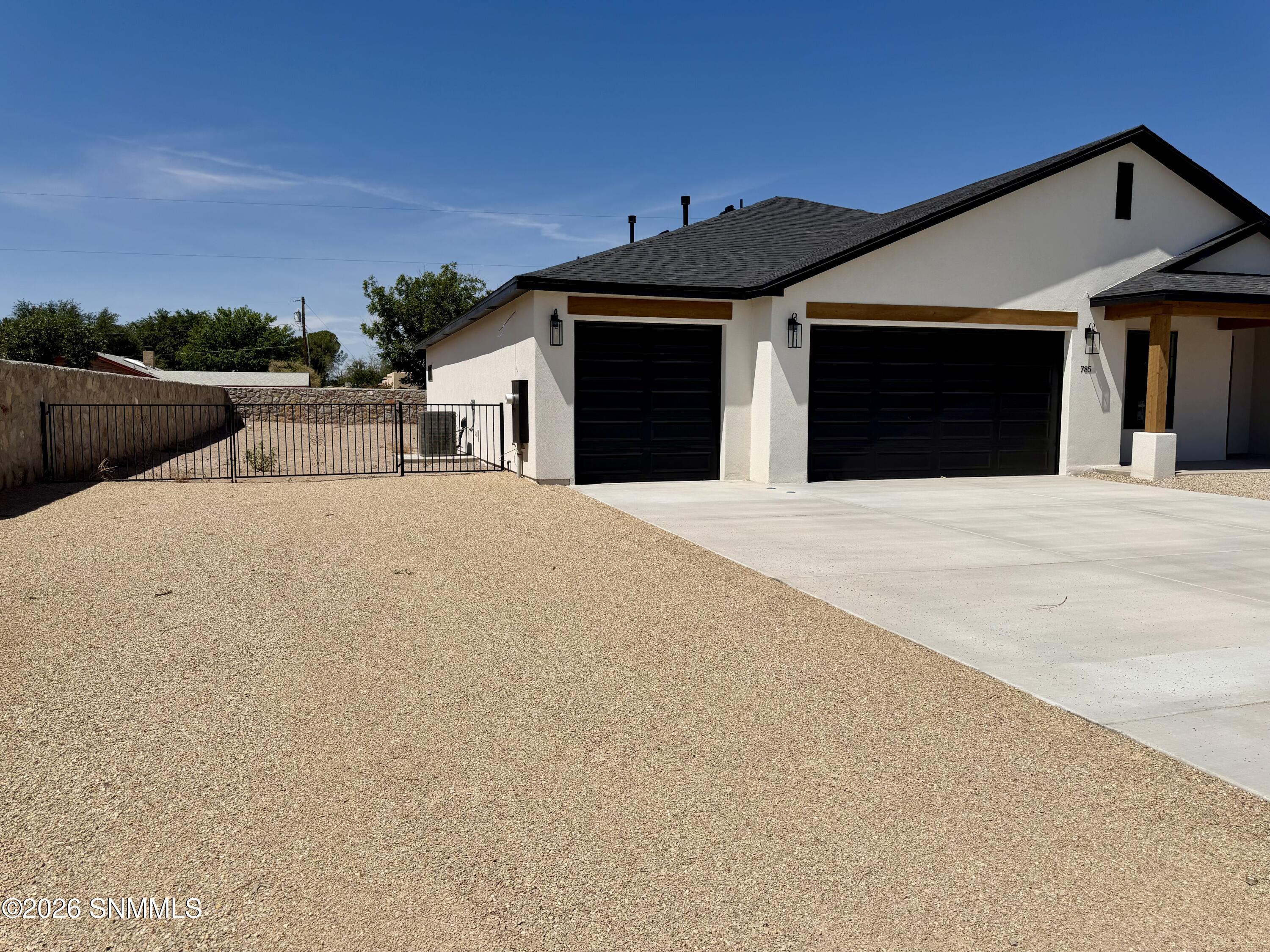 785 Basha Arc Property Photo 6