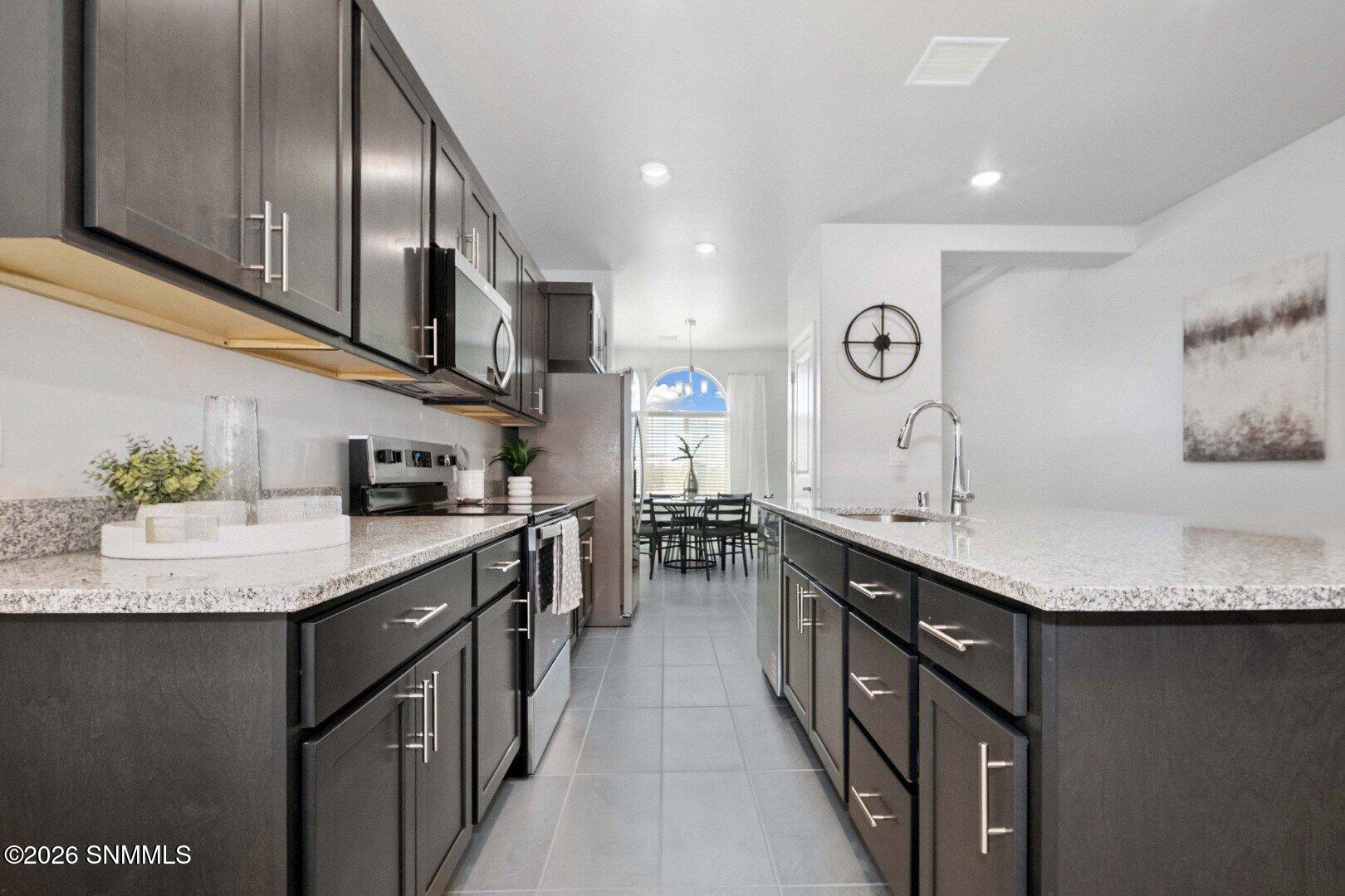 7556 Sierra Este Place Property Photo 4