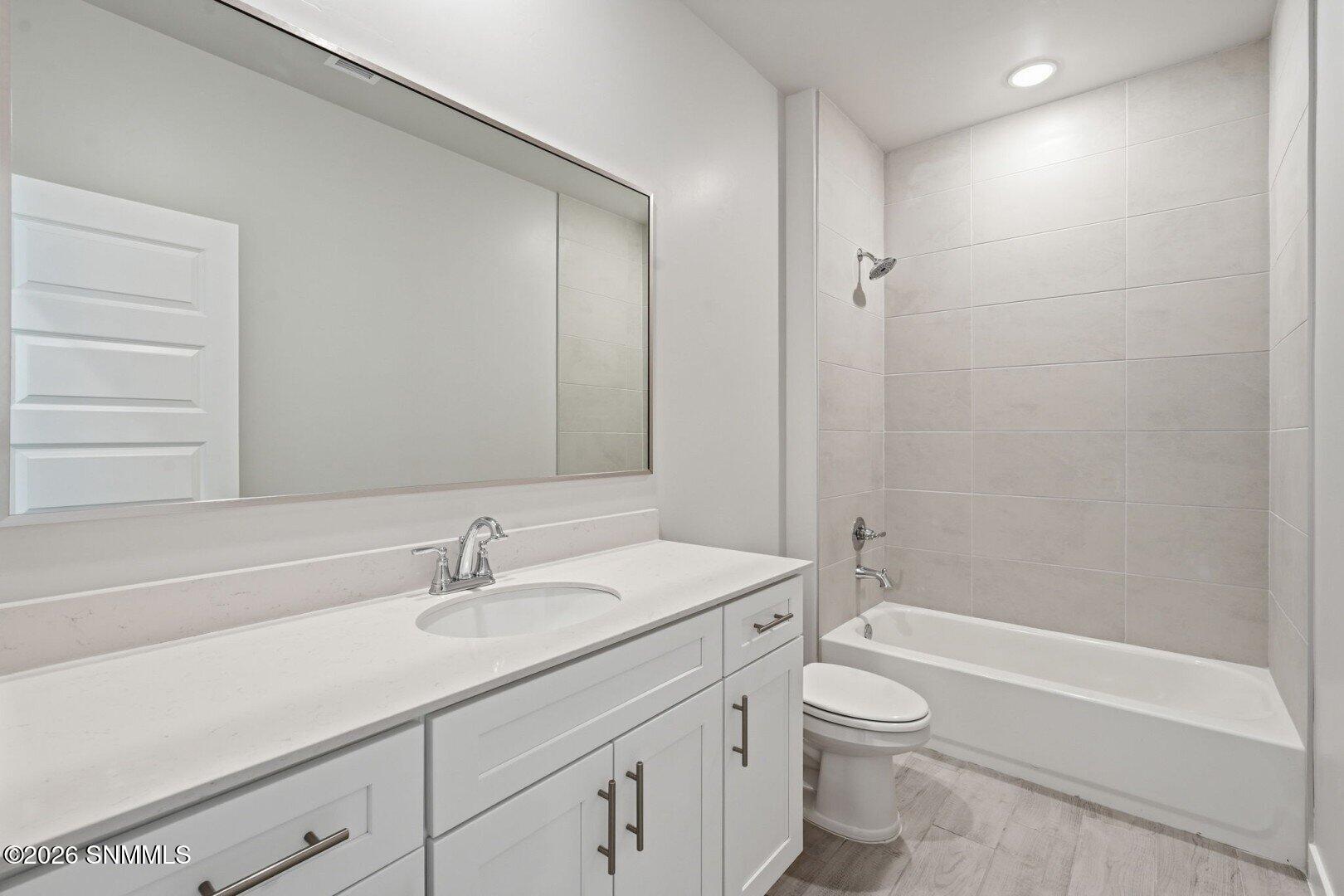 7540 Sierra Este Place Property Photo 23