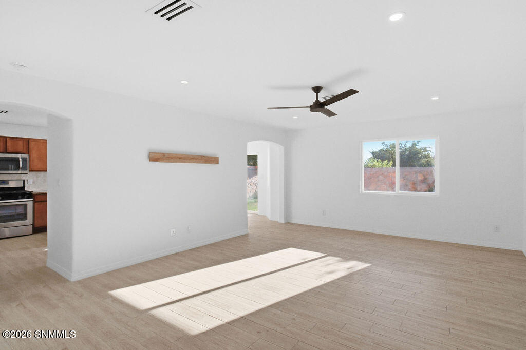 5077 Kensington Way Property Photo 4