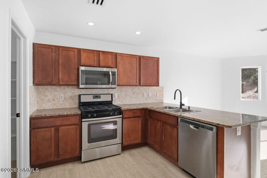 5077 Kensington Way Property Photo 6