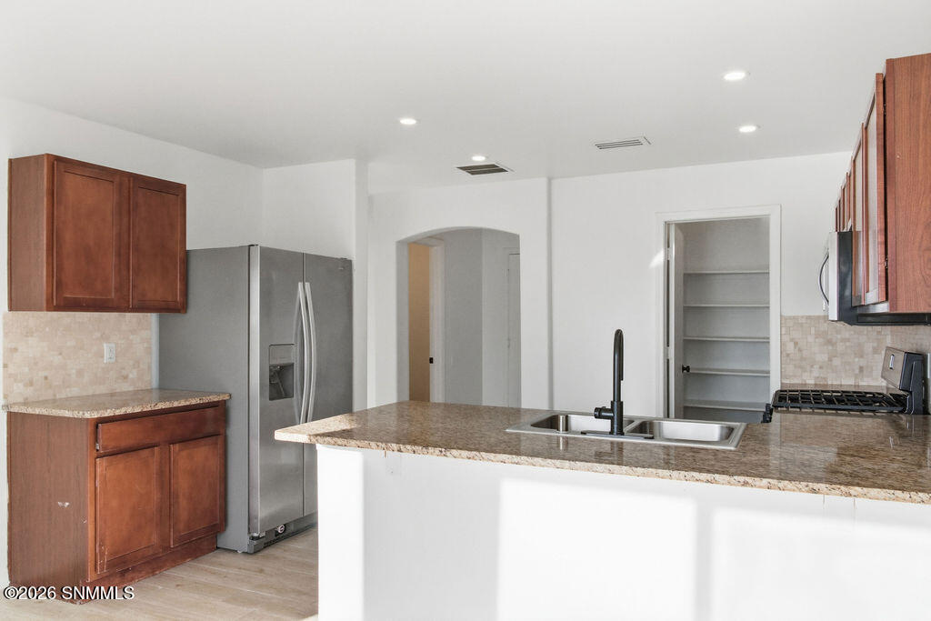 5077 Kensington Way Property Photo 10