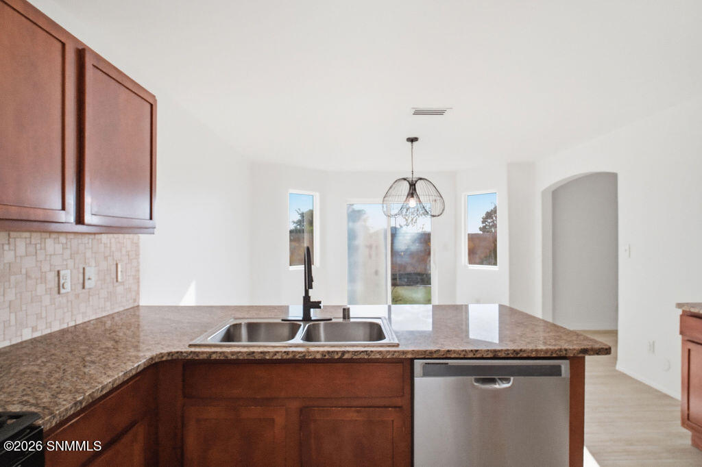 5077 Kensington Way Property Photo 14