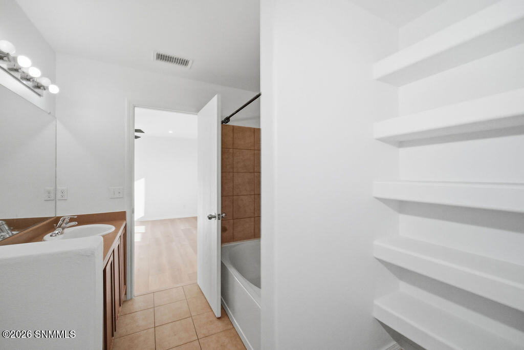 5077 Kensington Way Property Photo 28