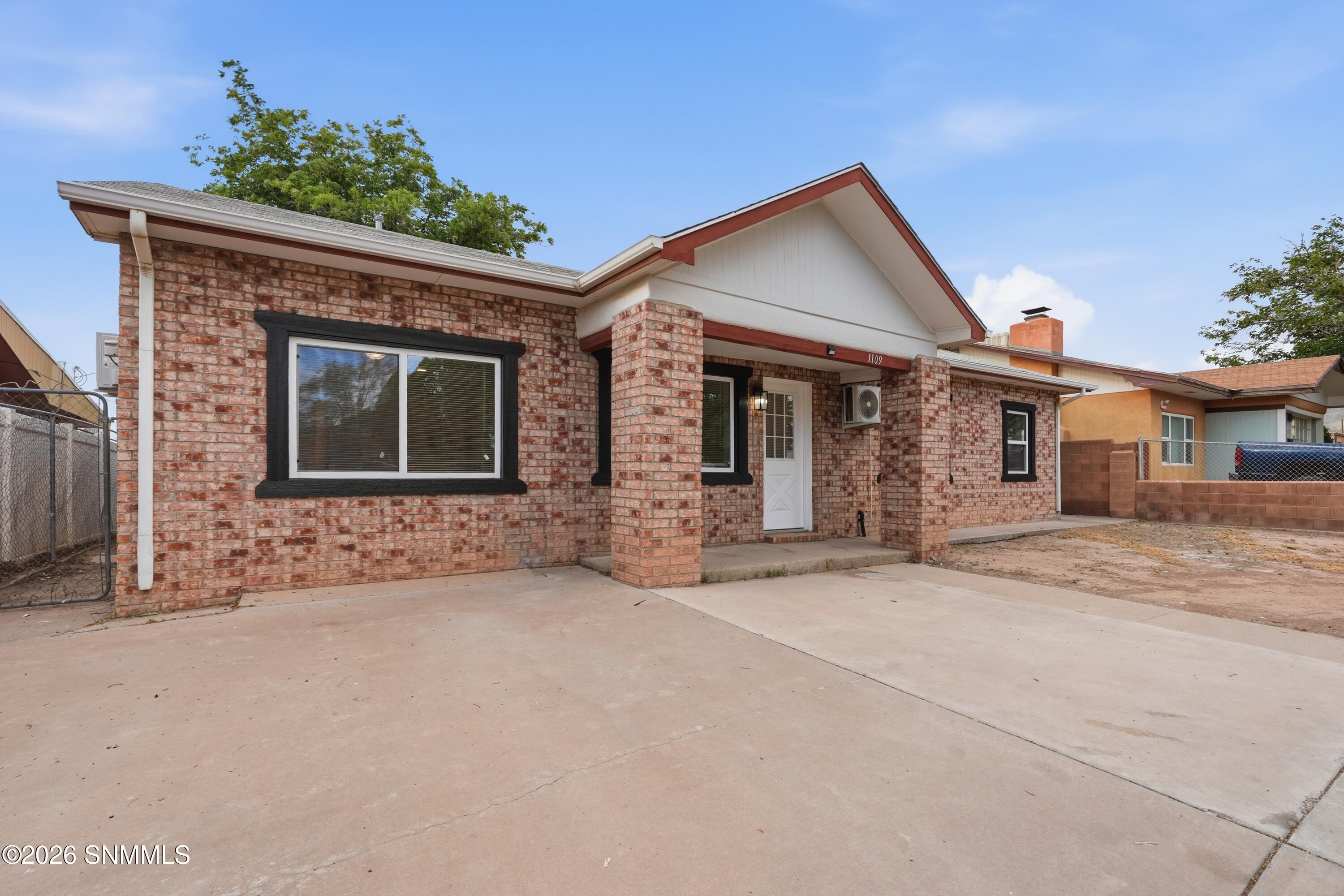 1109 Dewey Lane Property Photo 1