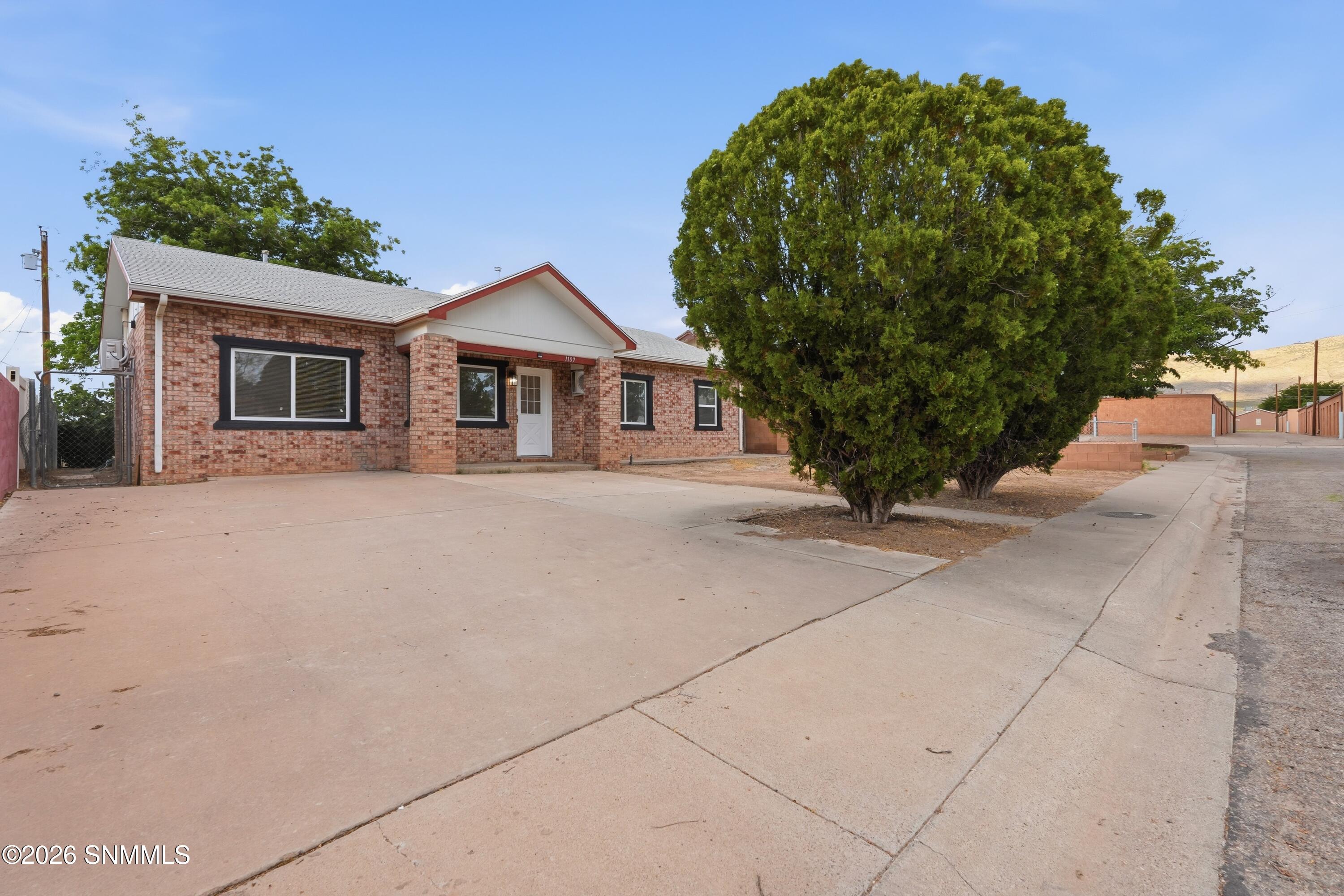 1109 Dewey Lane Property Photo 2