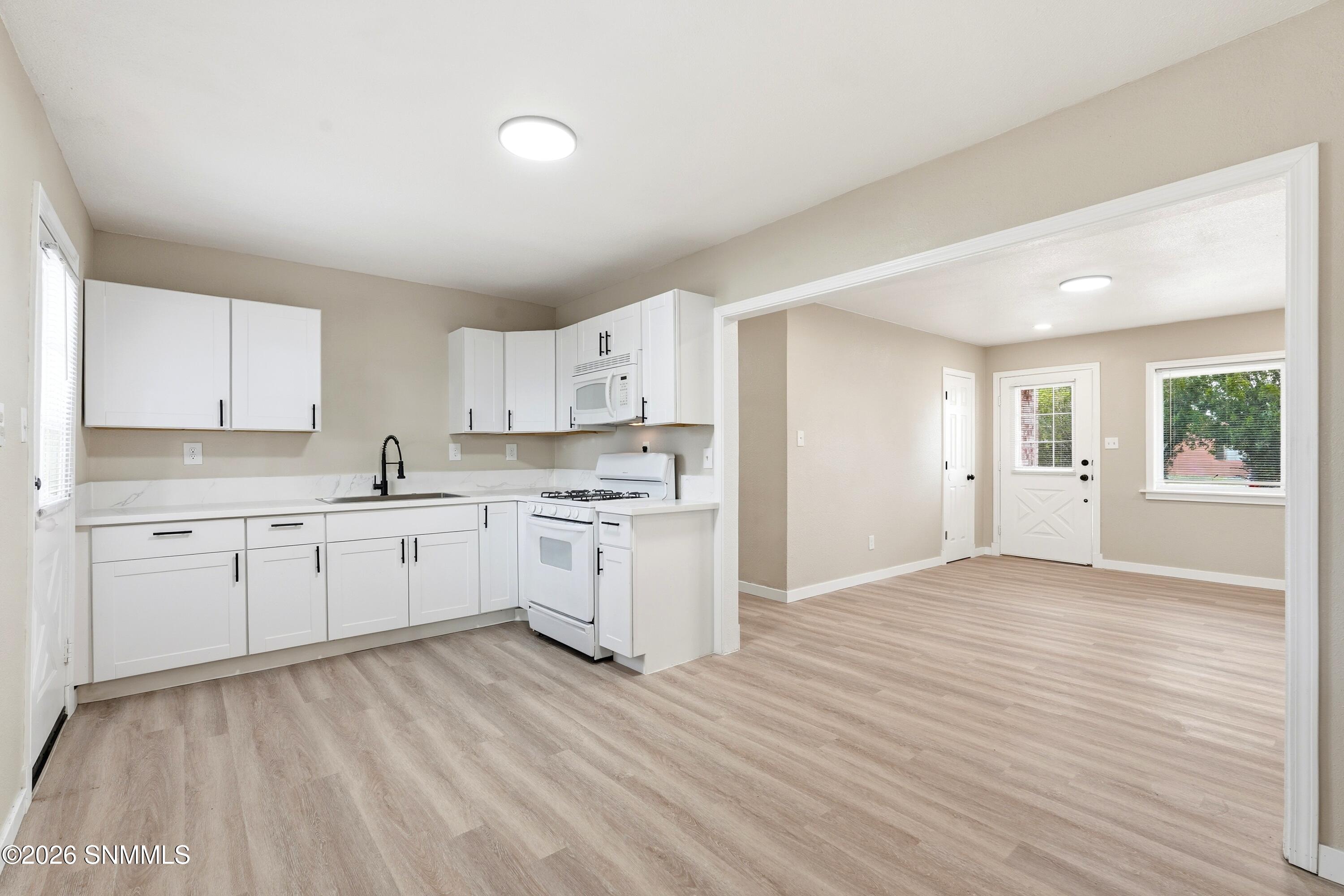 1109 Dewey Lane Property Photo 6