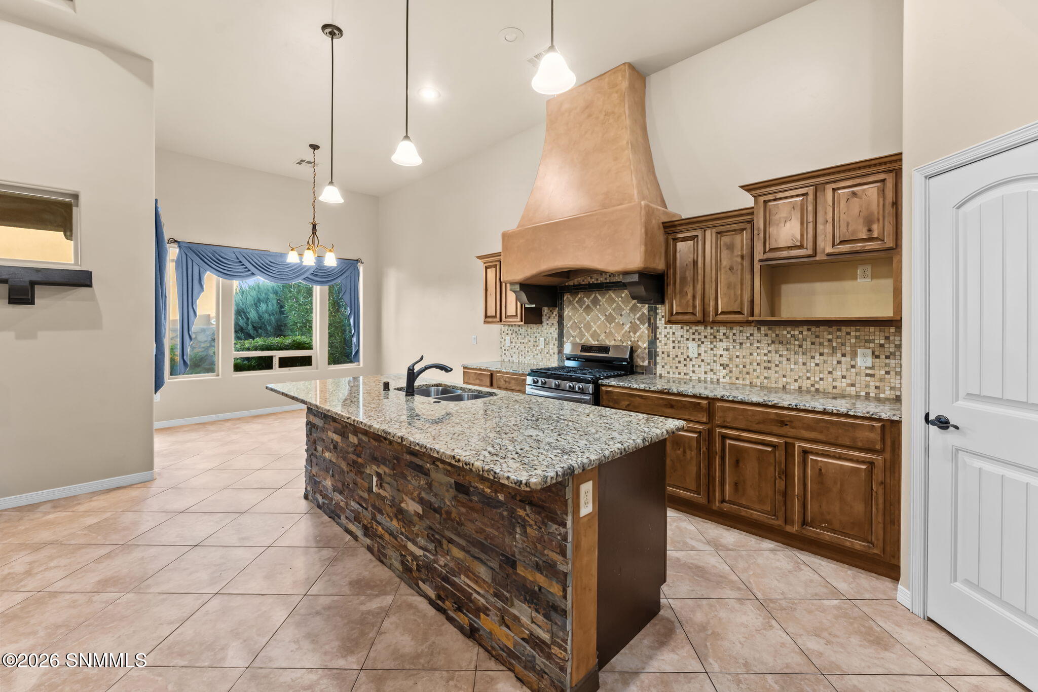 4070 Monte Sombra Avenue Property Photo 15
