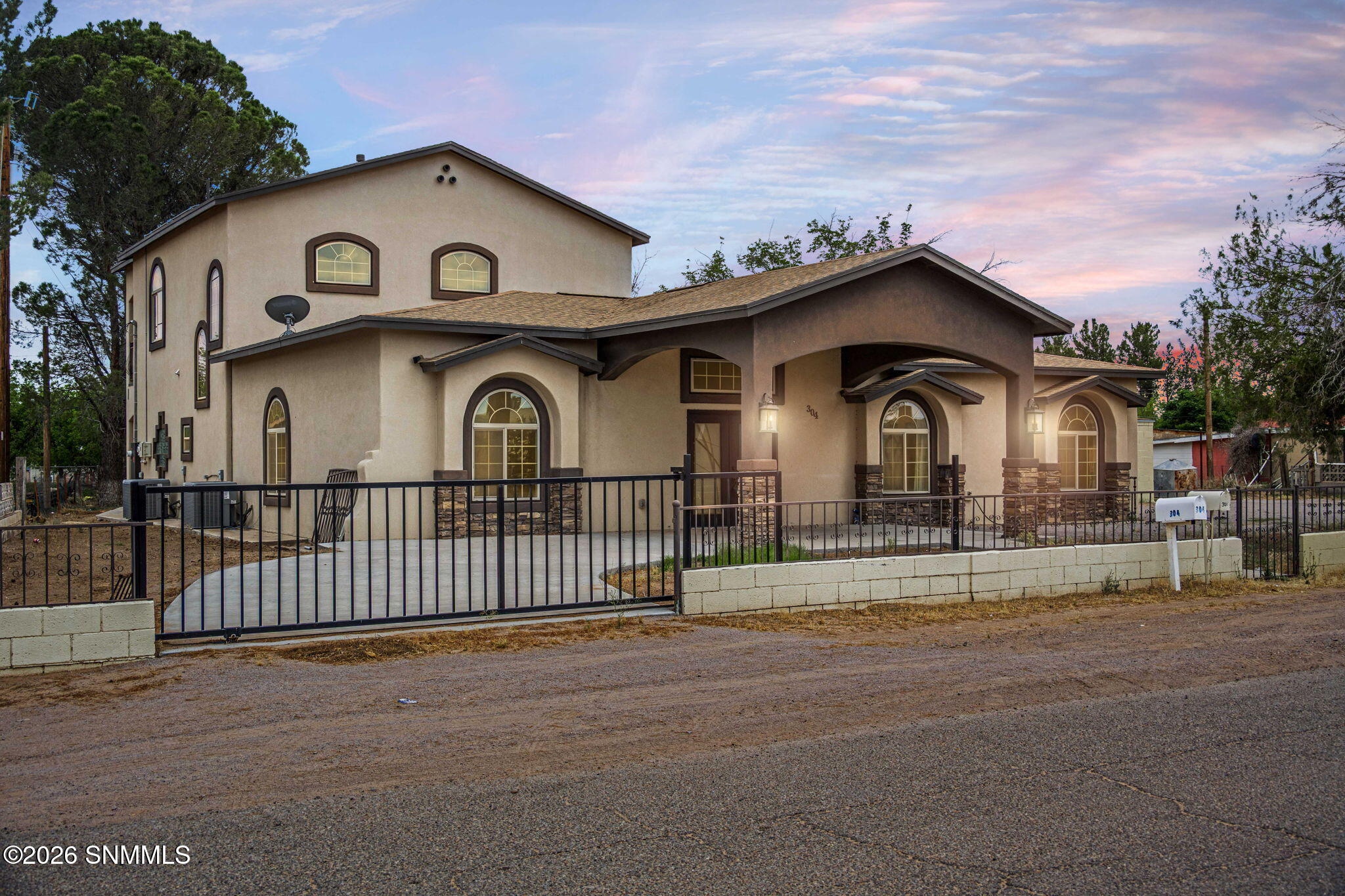 304 Las Flores Circle Property Photo 2