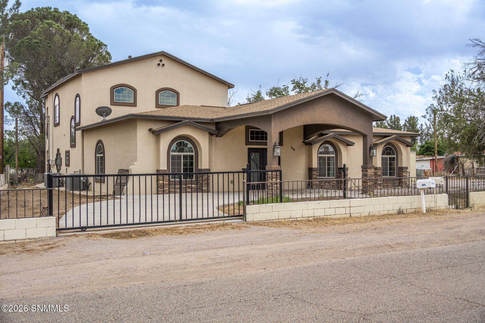 304 Las Flores Circle Property Photo 4