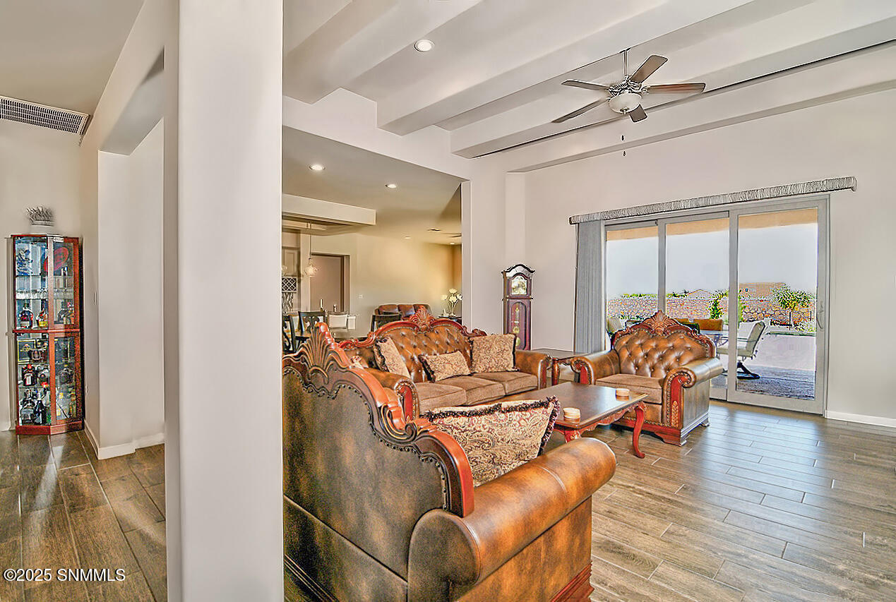 4425 Dulcinea Drive Property Photo 4