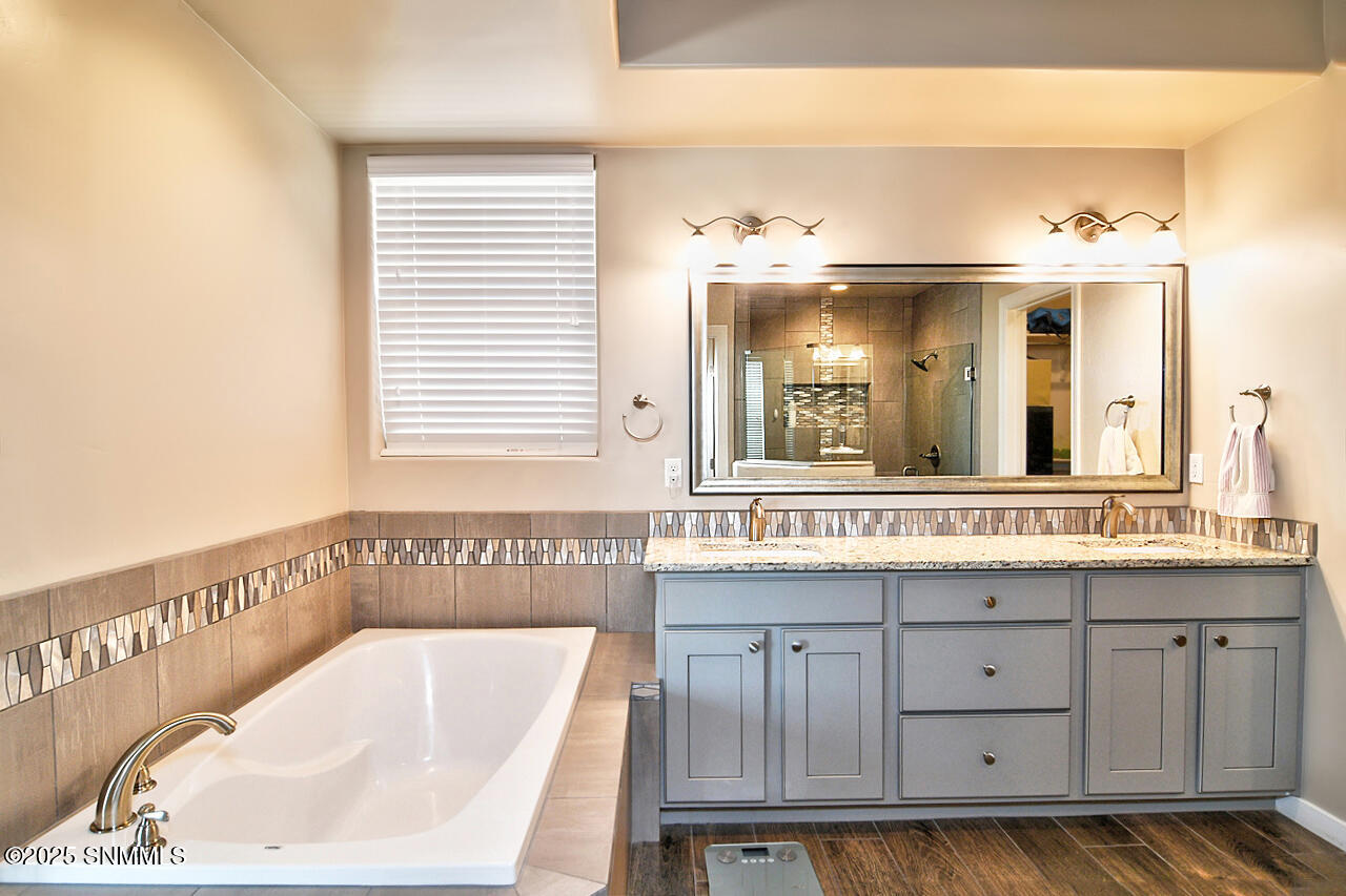 4425 Dulcinea Drive Property Photo 16