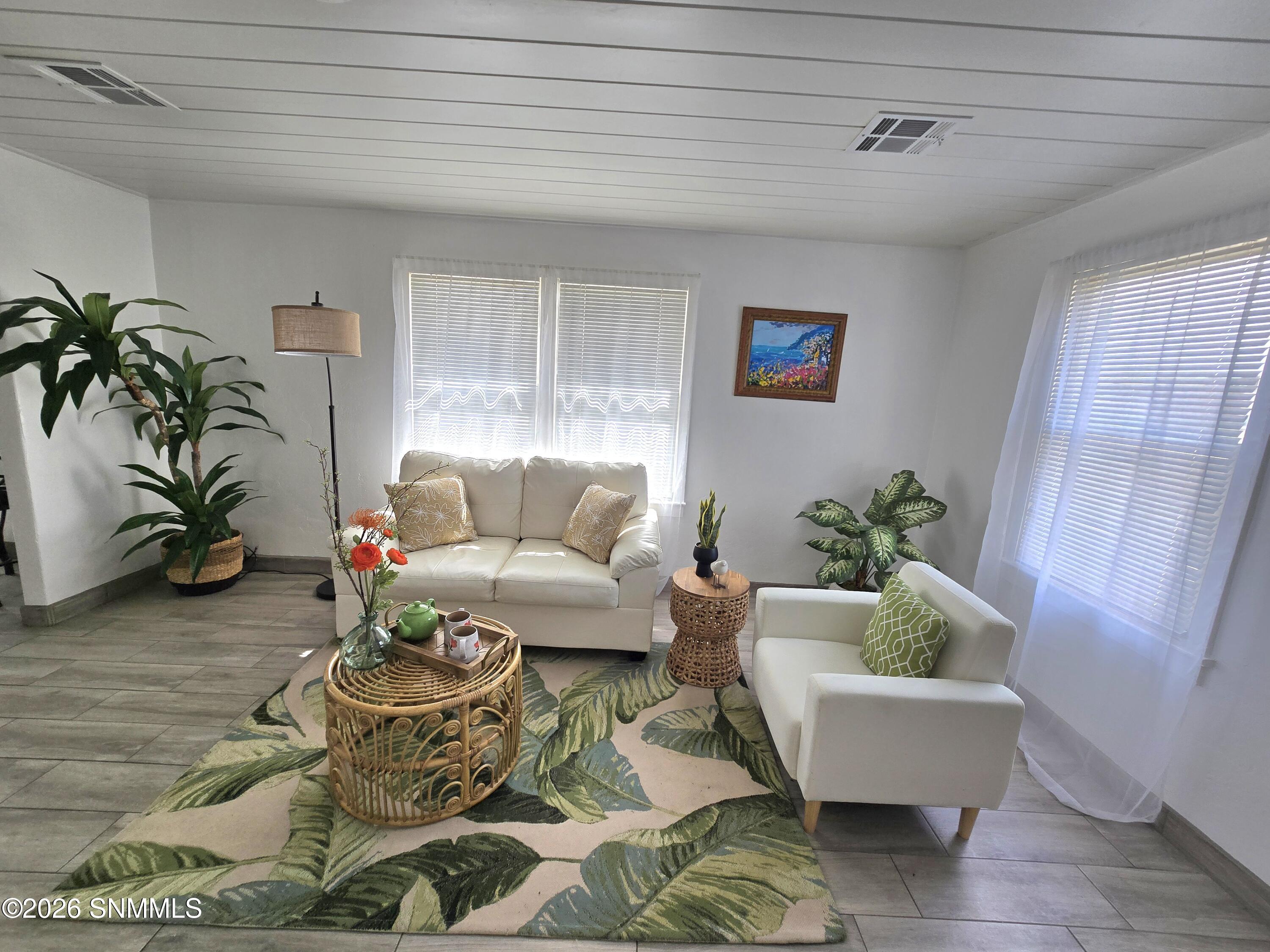 902 Foster Road Property Photo 3