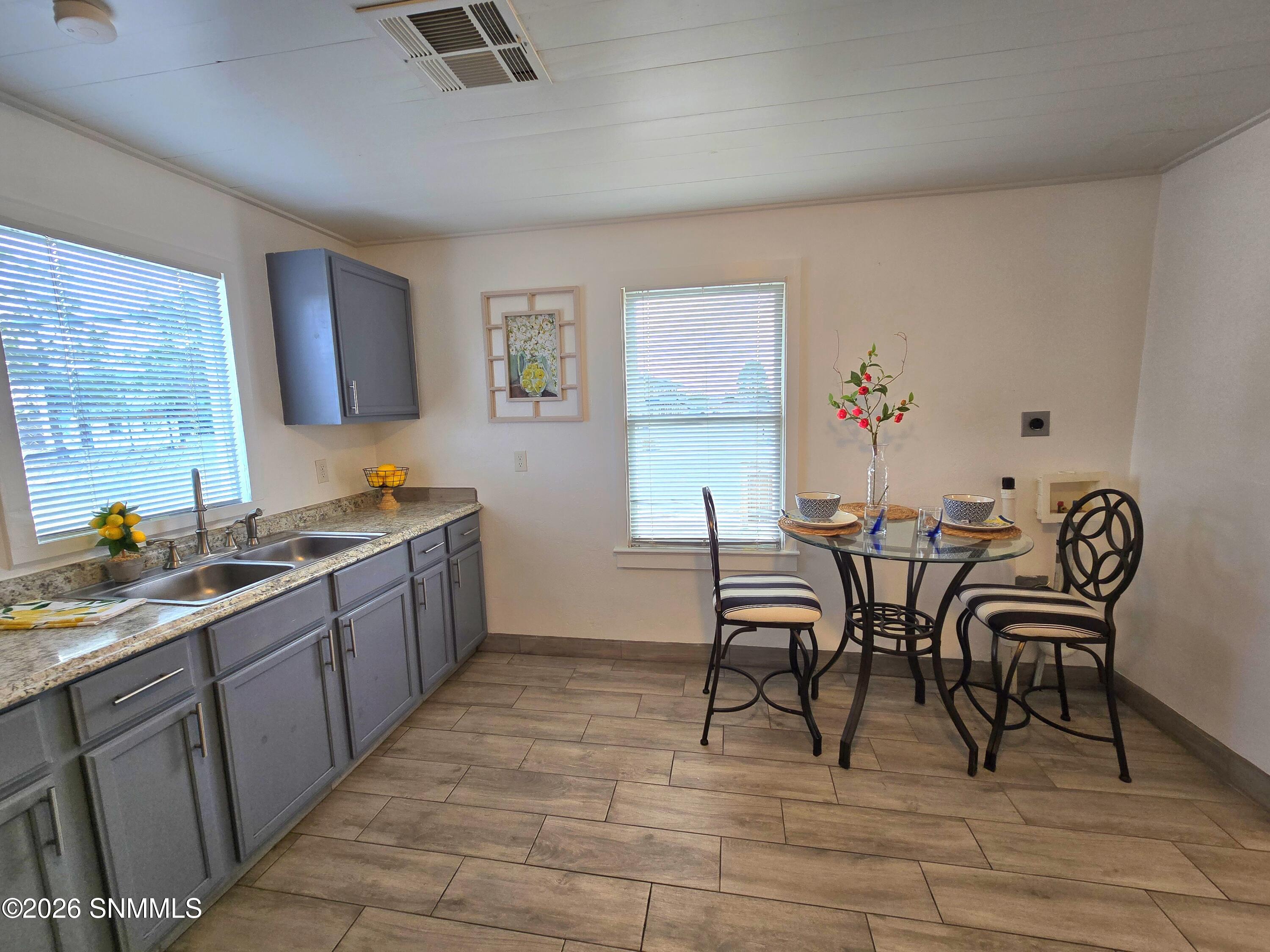 902 Foster Road Property Photo 6