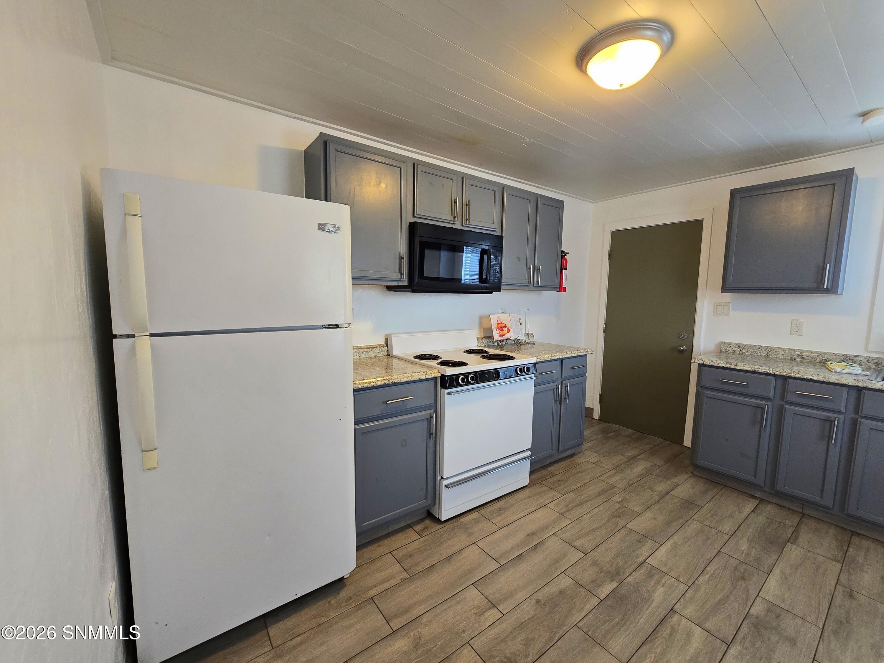 902 Foster Road Property Photo 7
