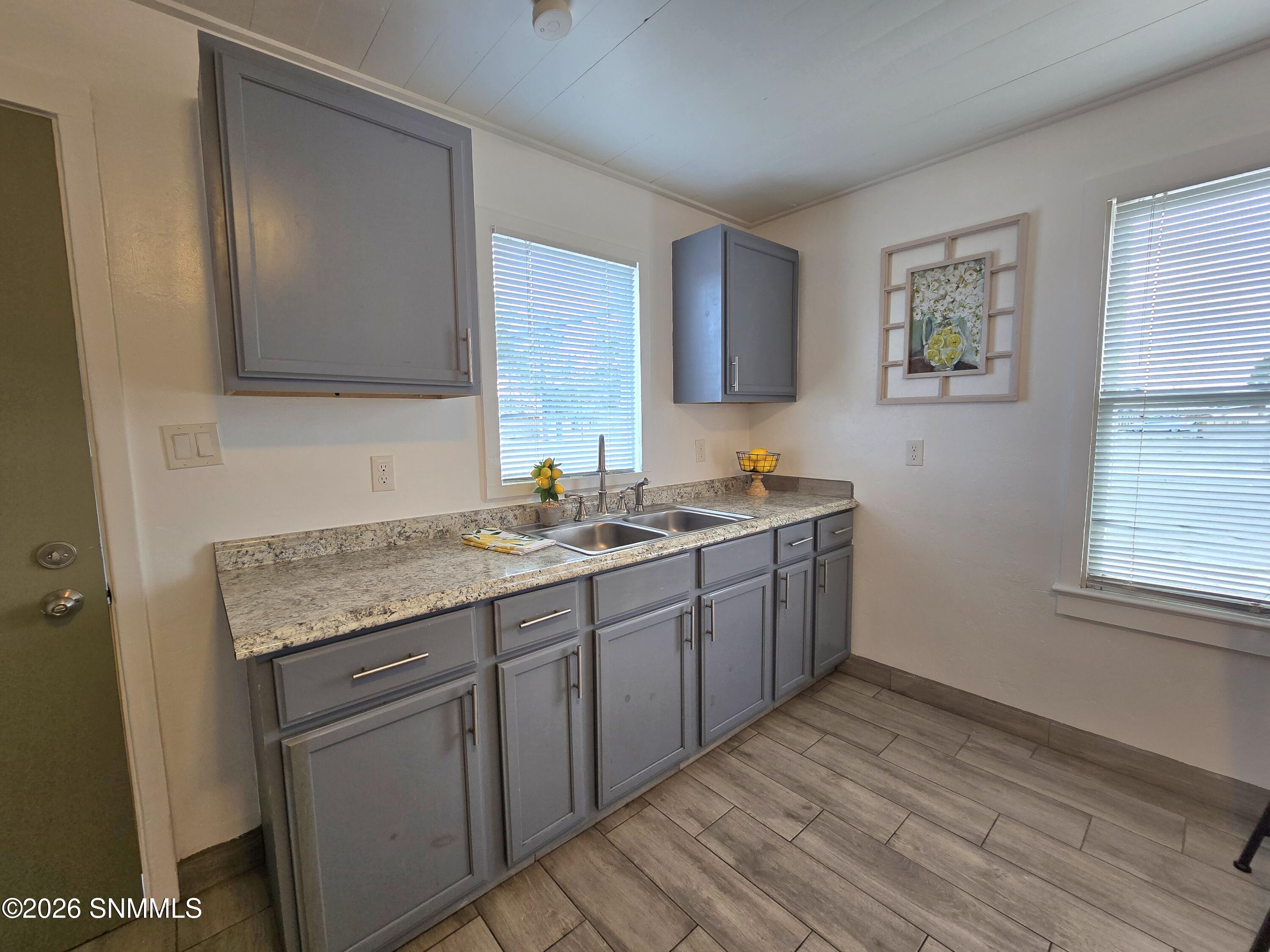 902 Foster Road Property Photo 8