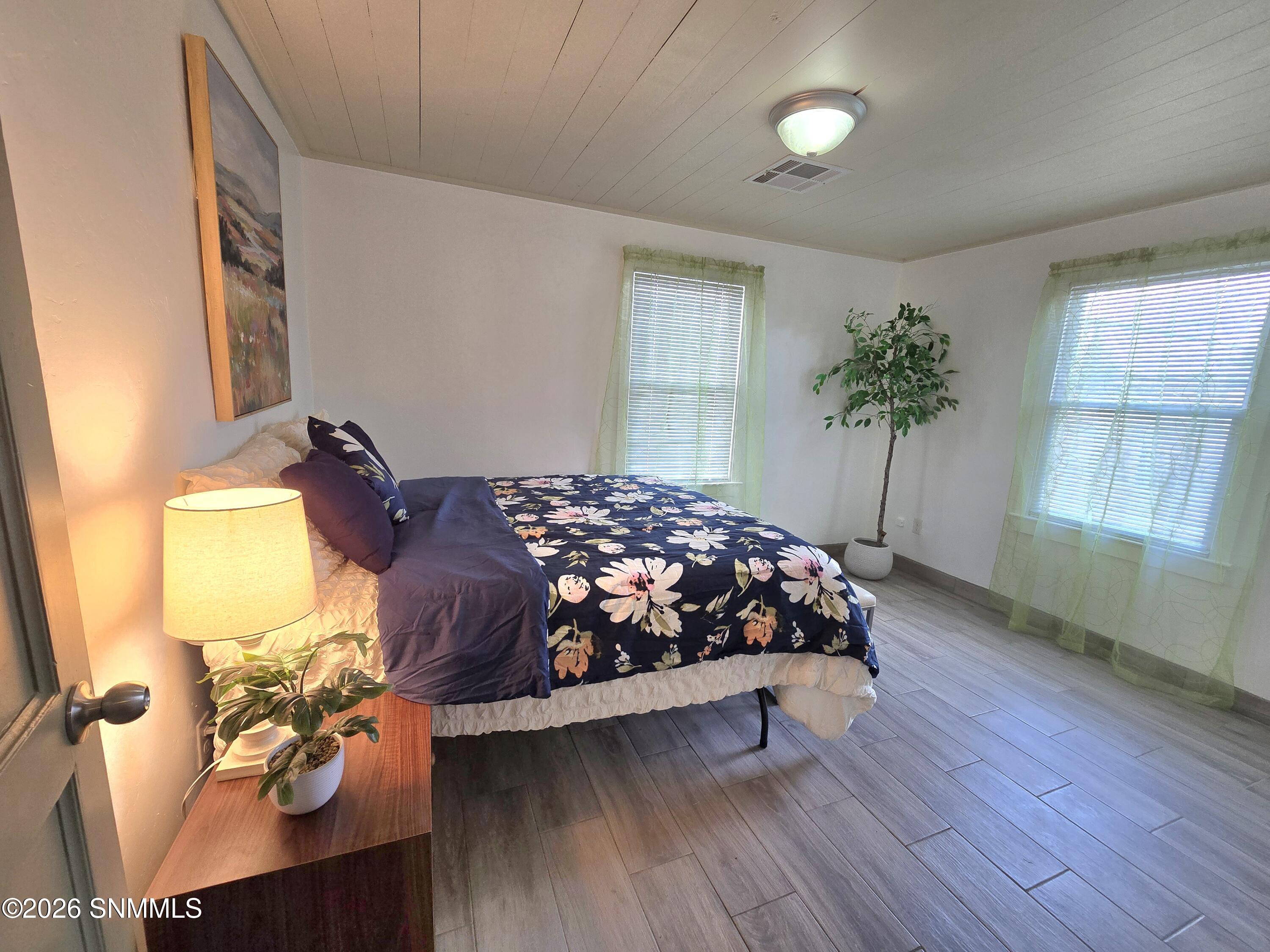 902 Foster Road Property Photo 9