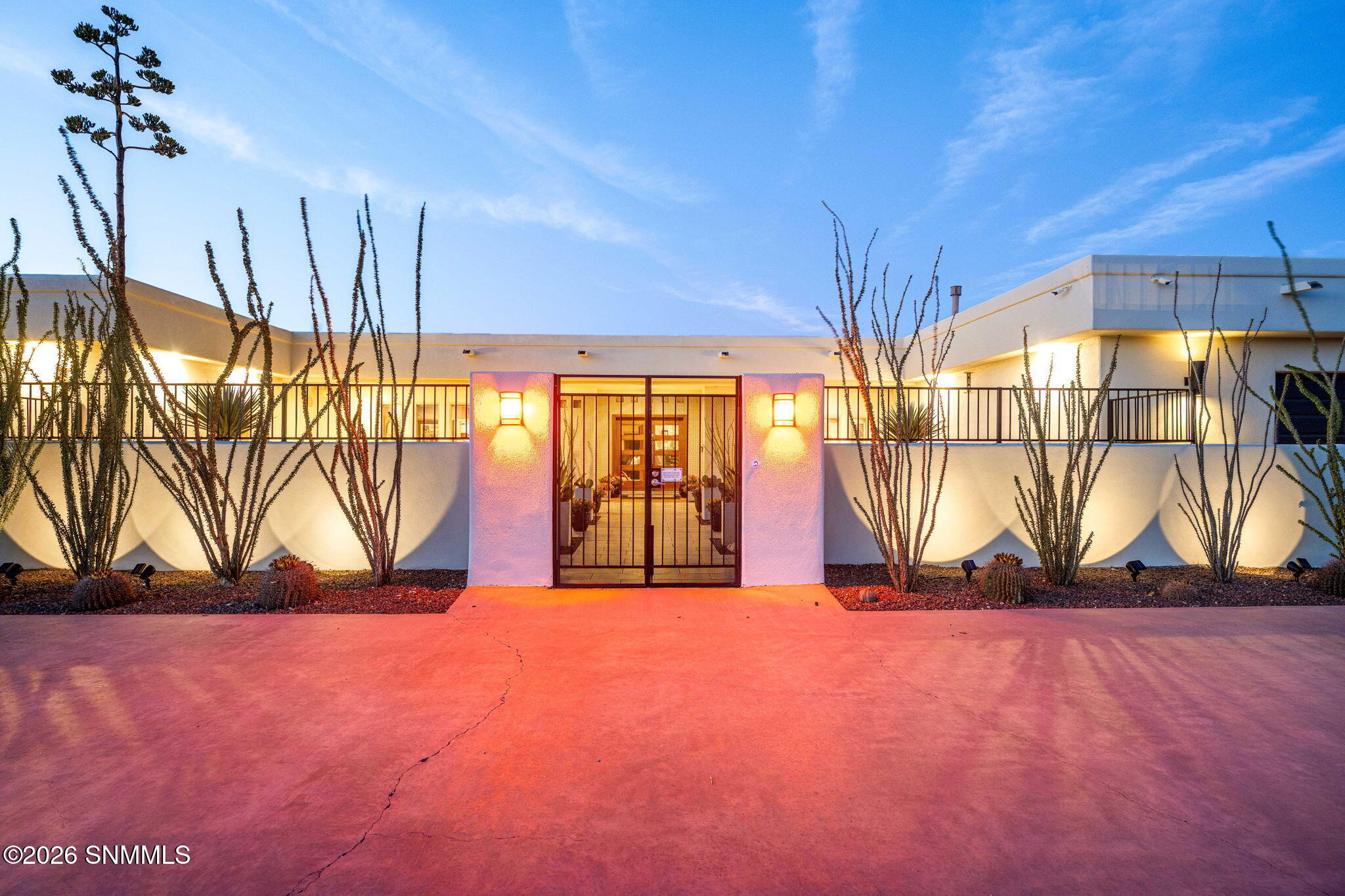 5657 Calle De Paradise Property Photo 5