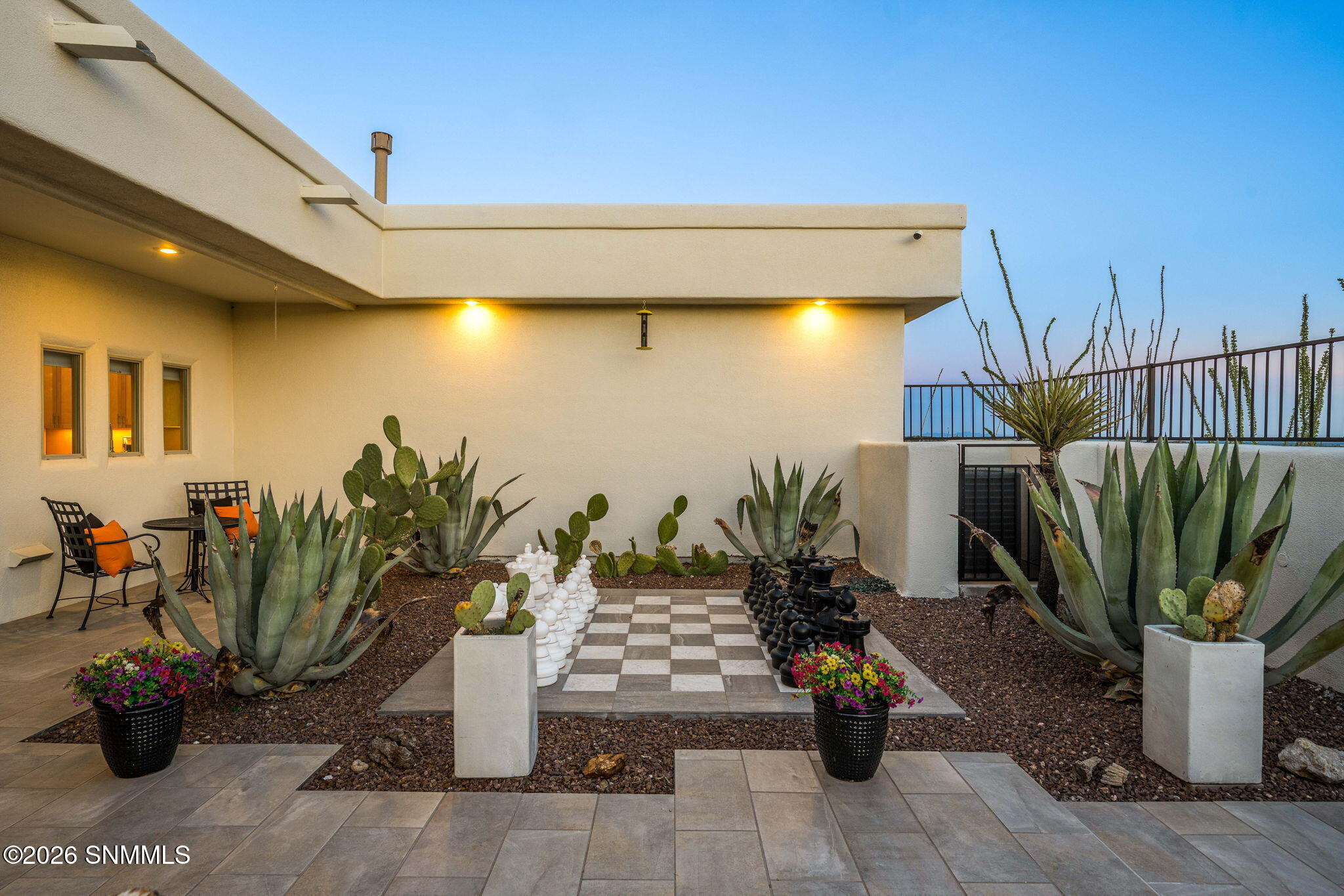 5657 Calle De Paradise Property Photo 7