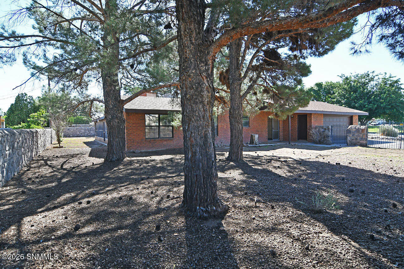 601 Lenox Avenue Property Photo 4