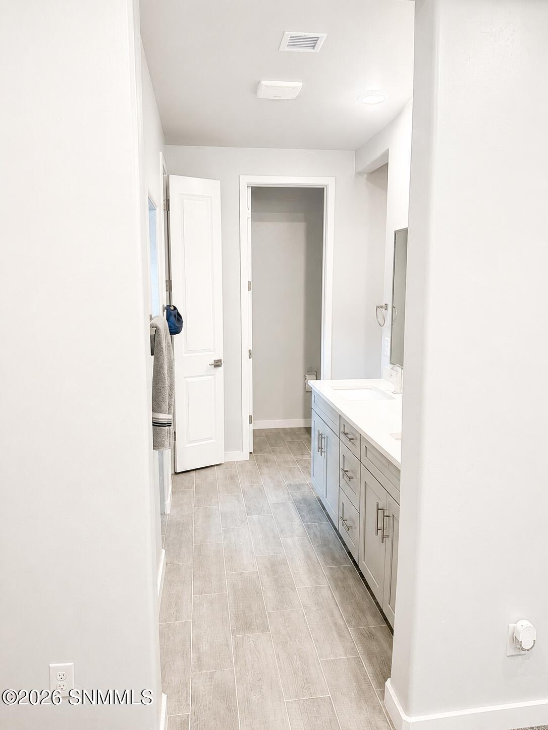 5004 Sand Stream Road Property Photo 13
