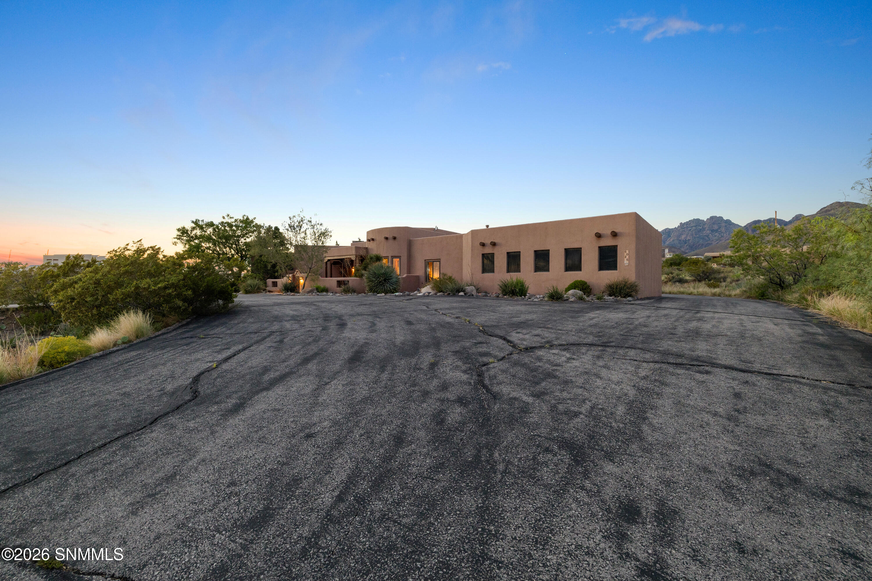 5025 Silverton Court Property Photo 6