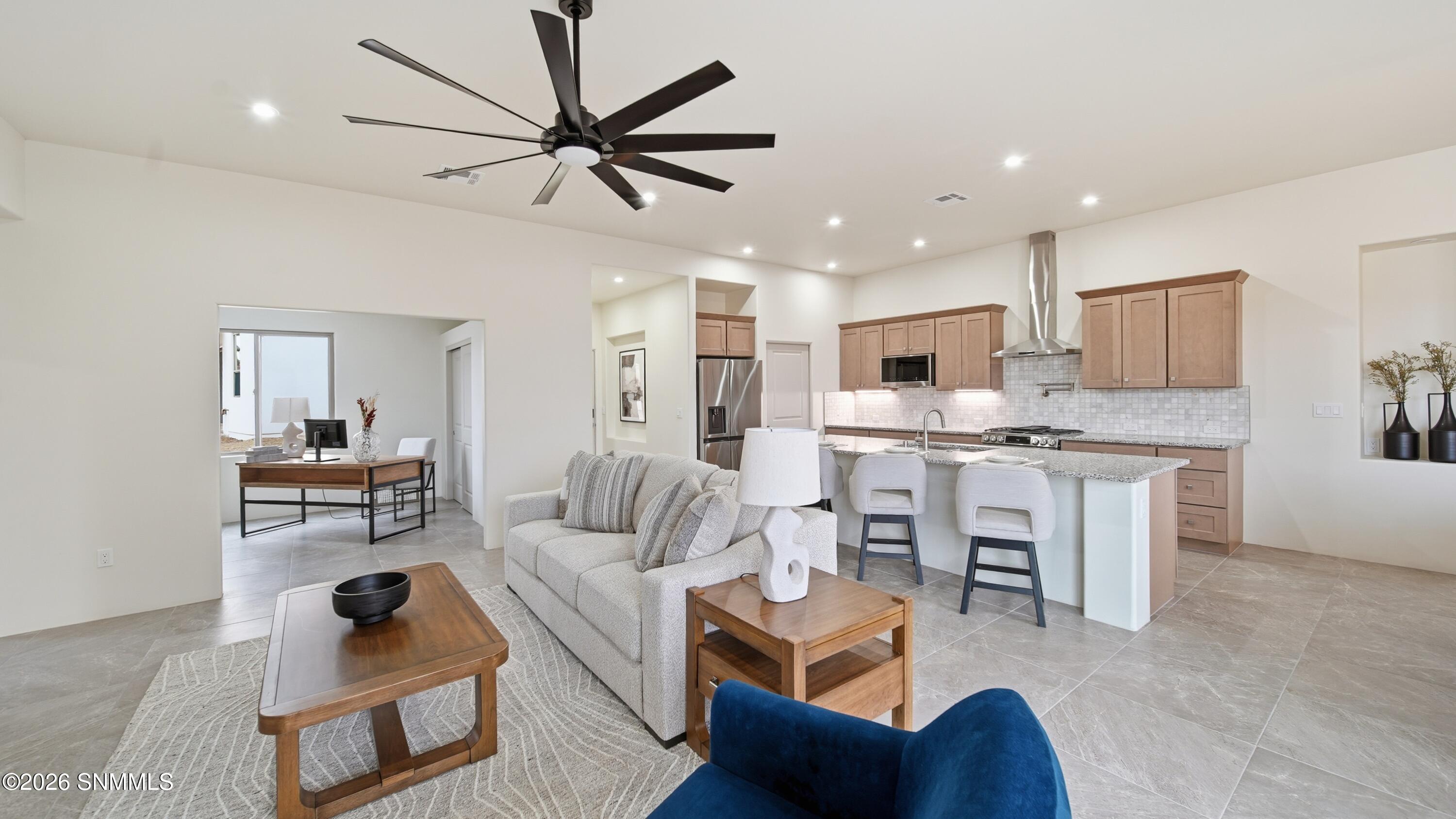 201 Las Cruces Property Photo 6