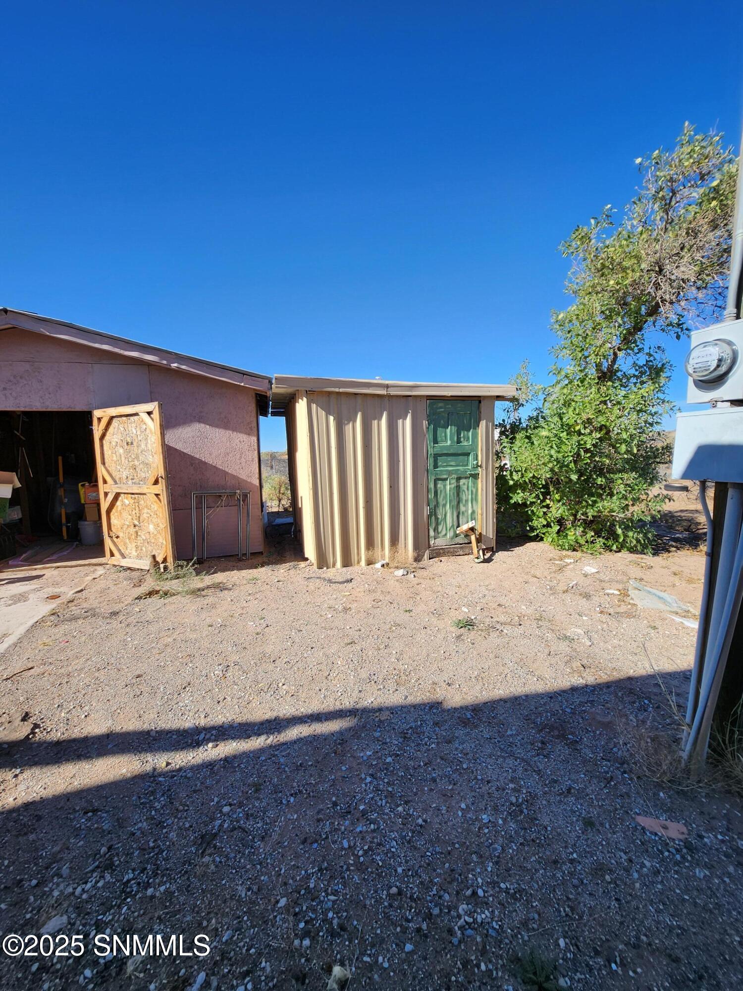 25 Ne Hatch Highway Property Photo 5