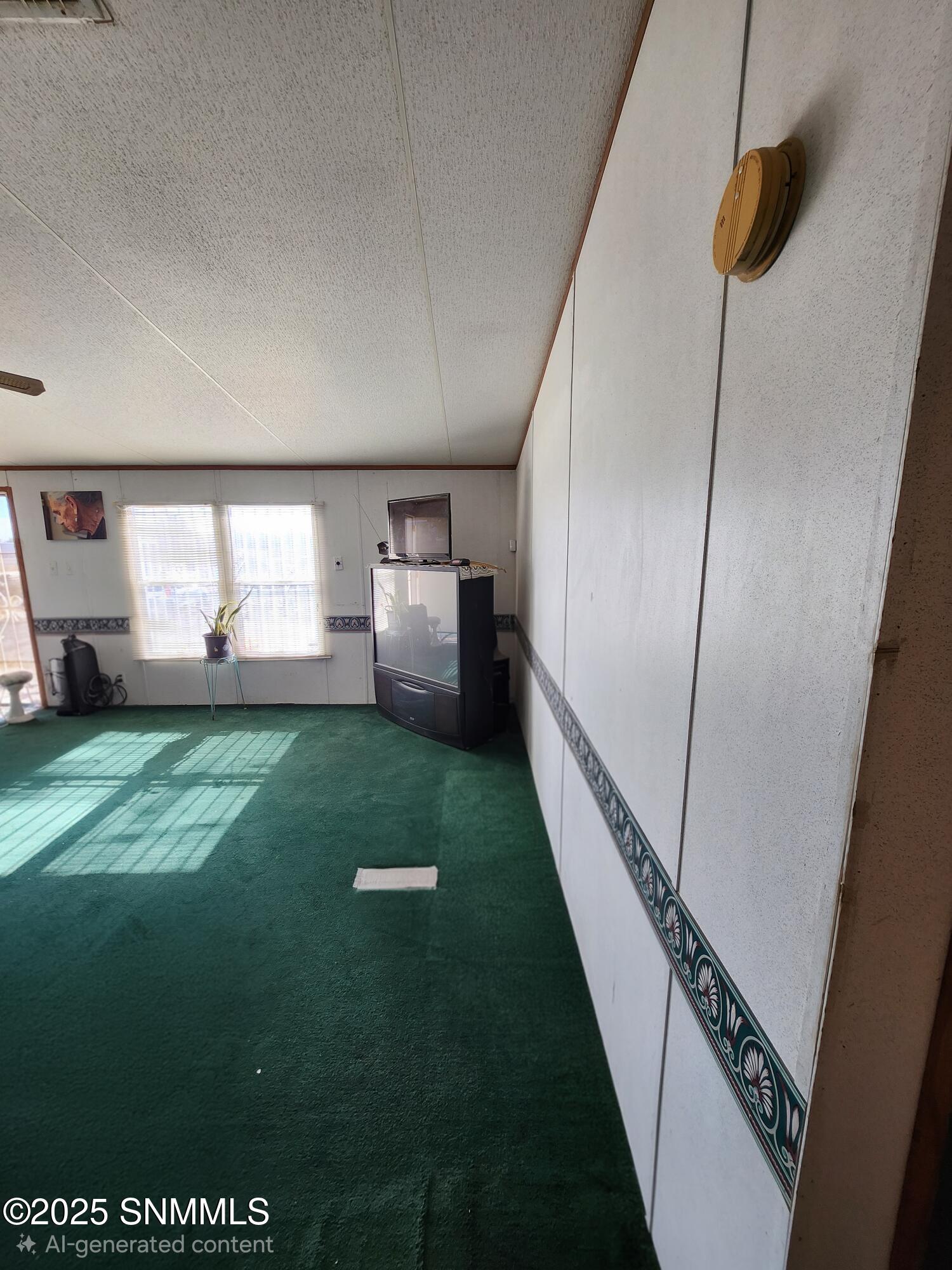 25 Ne Hatch Highway Property Photo 8