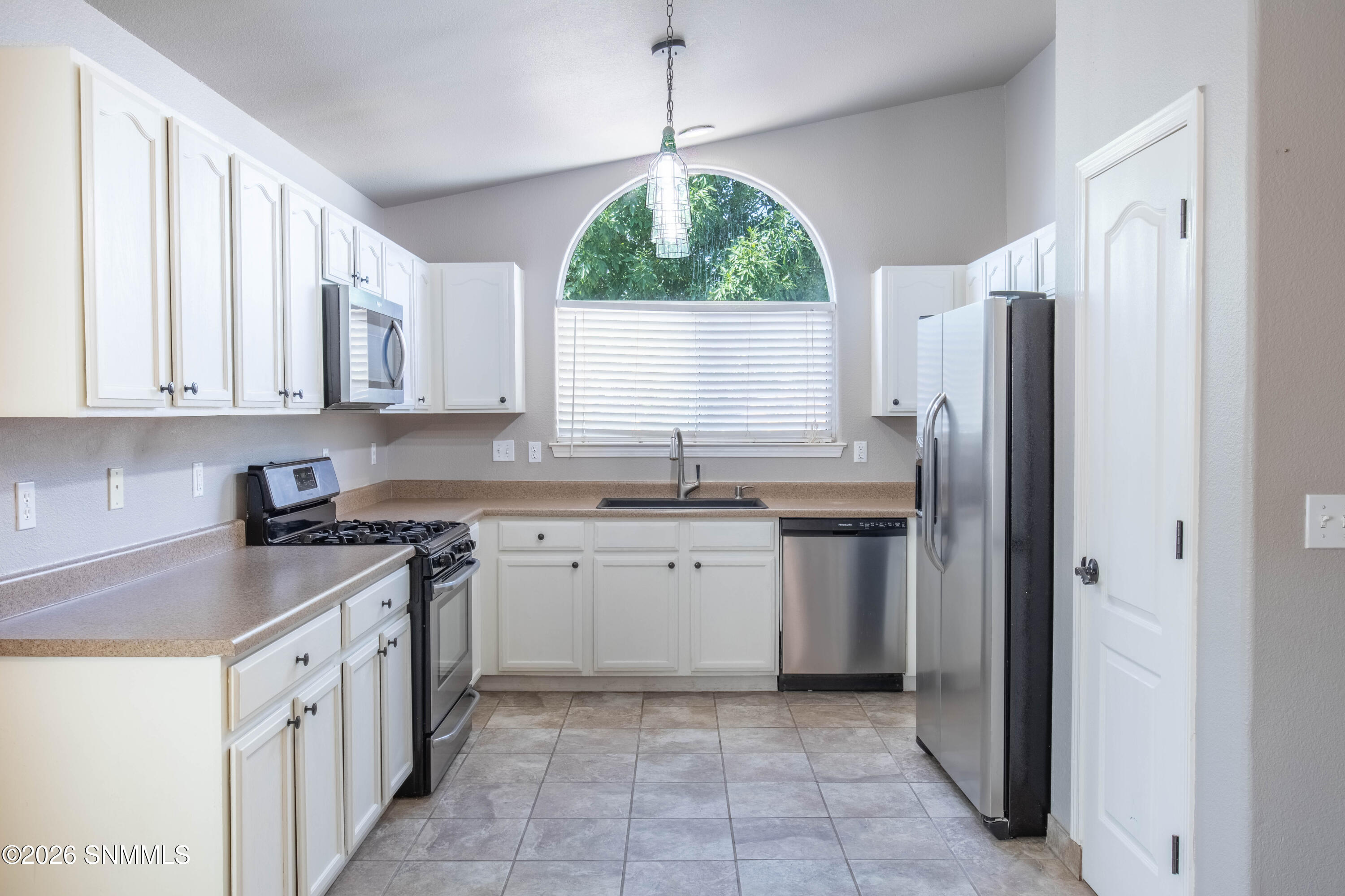 2928 San Lorenzo Avenue Property Photo 4