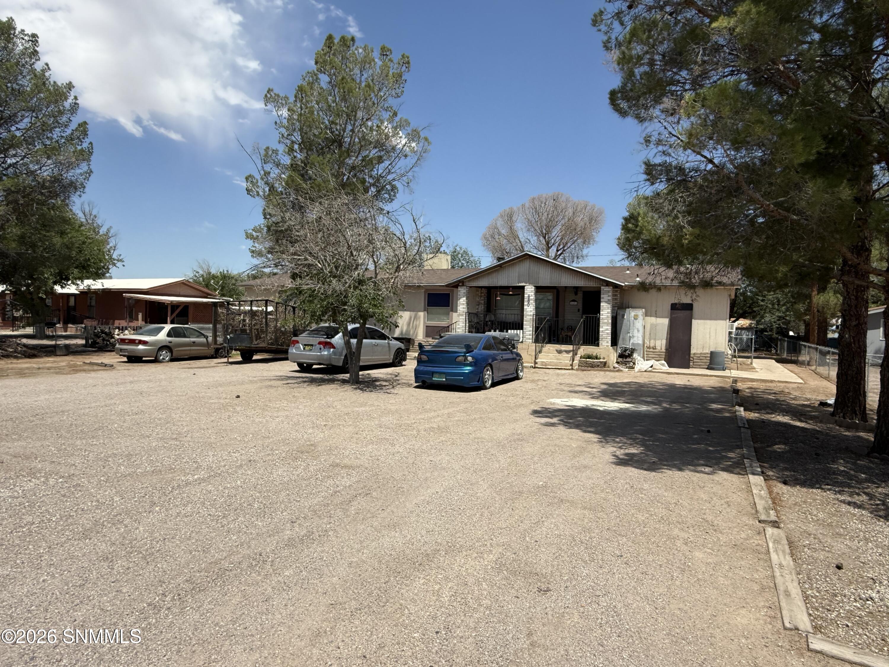 660 King Edward Avenue Property Photo 1