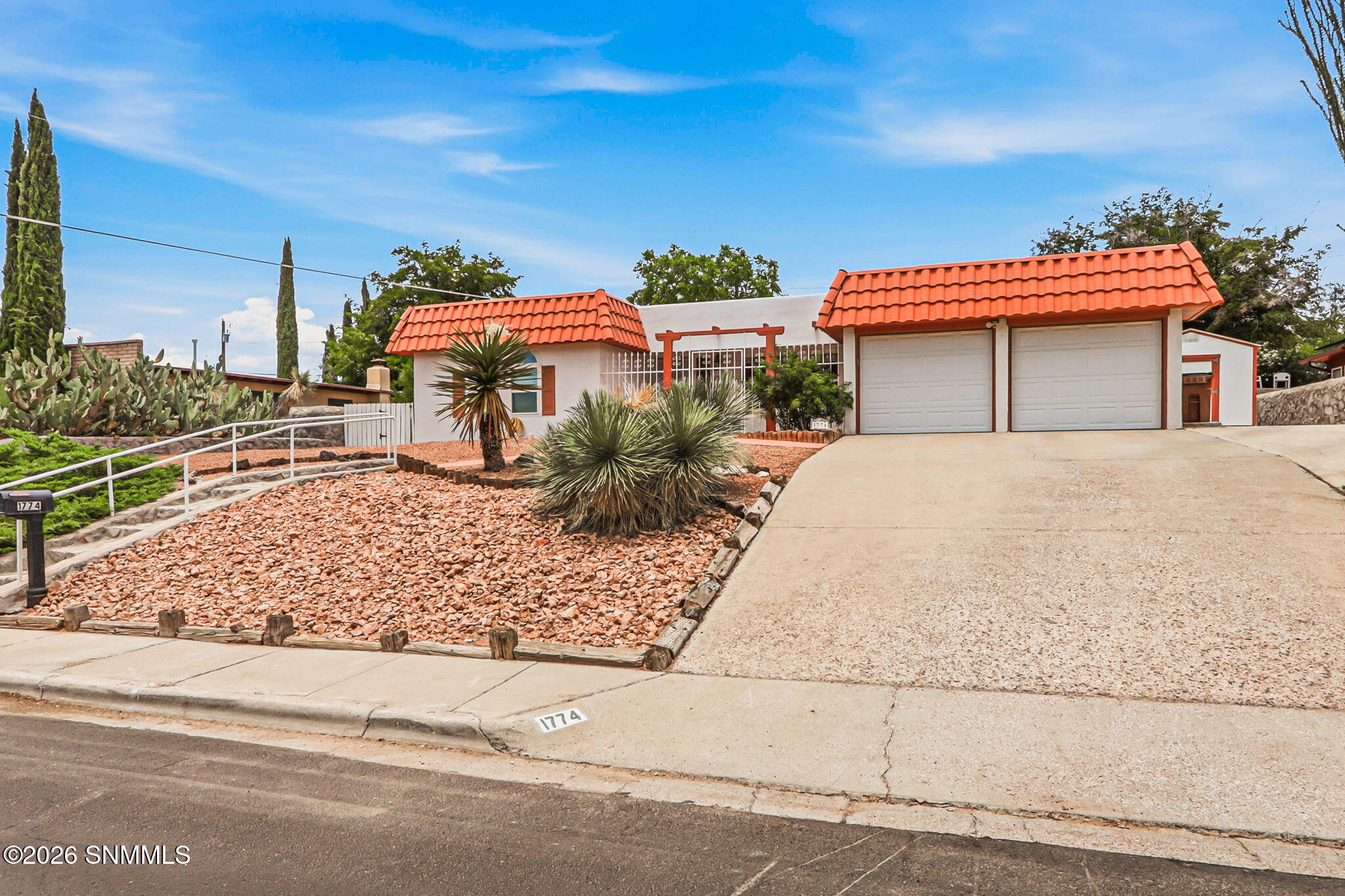 1774 Royal Drive Property Photo 4