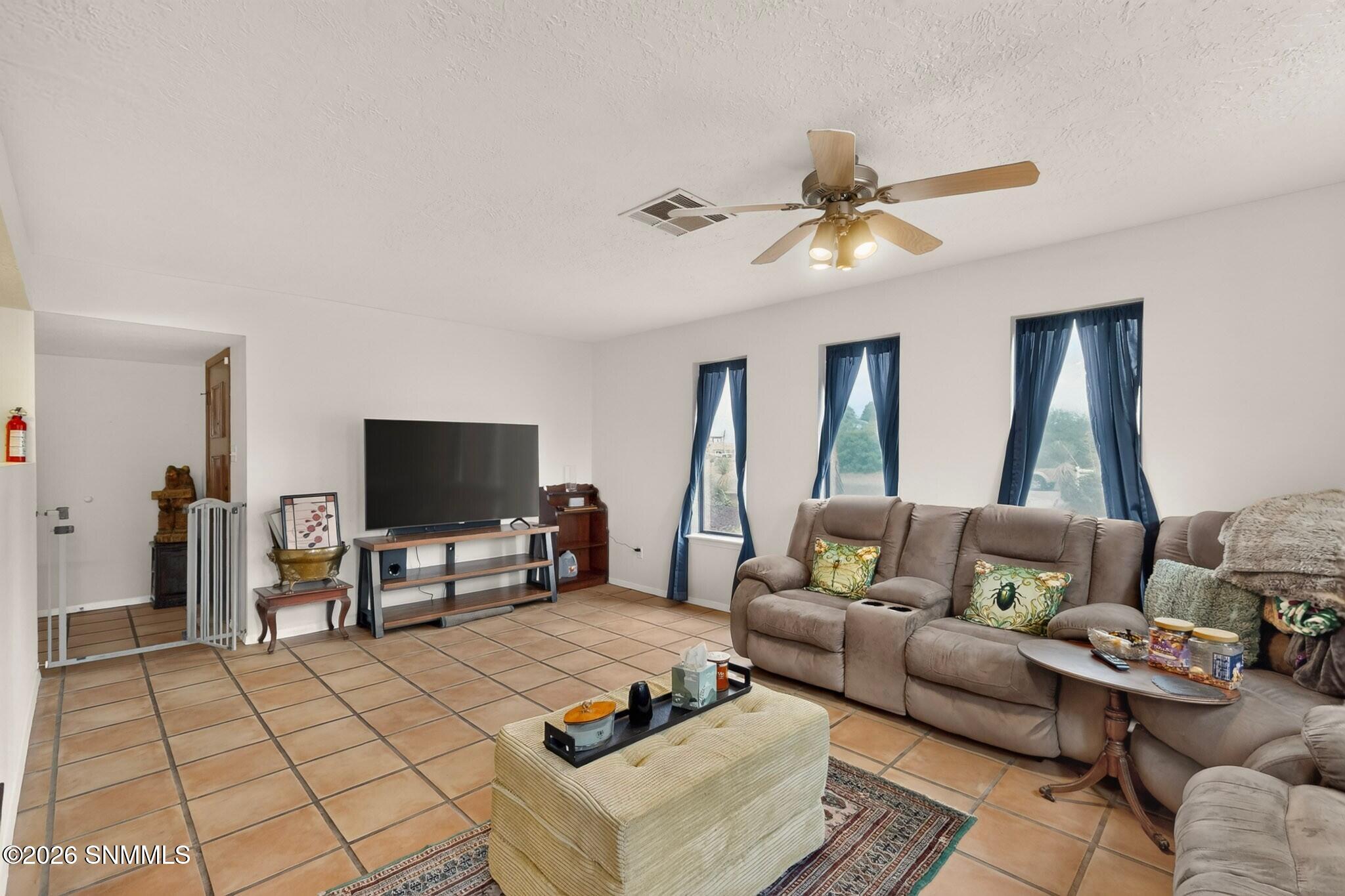 4136 E Winchester Road Property Photo 9