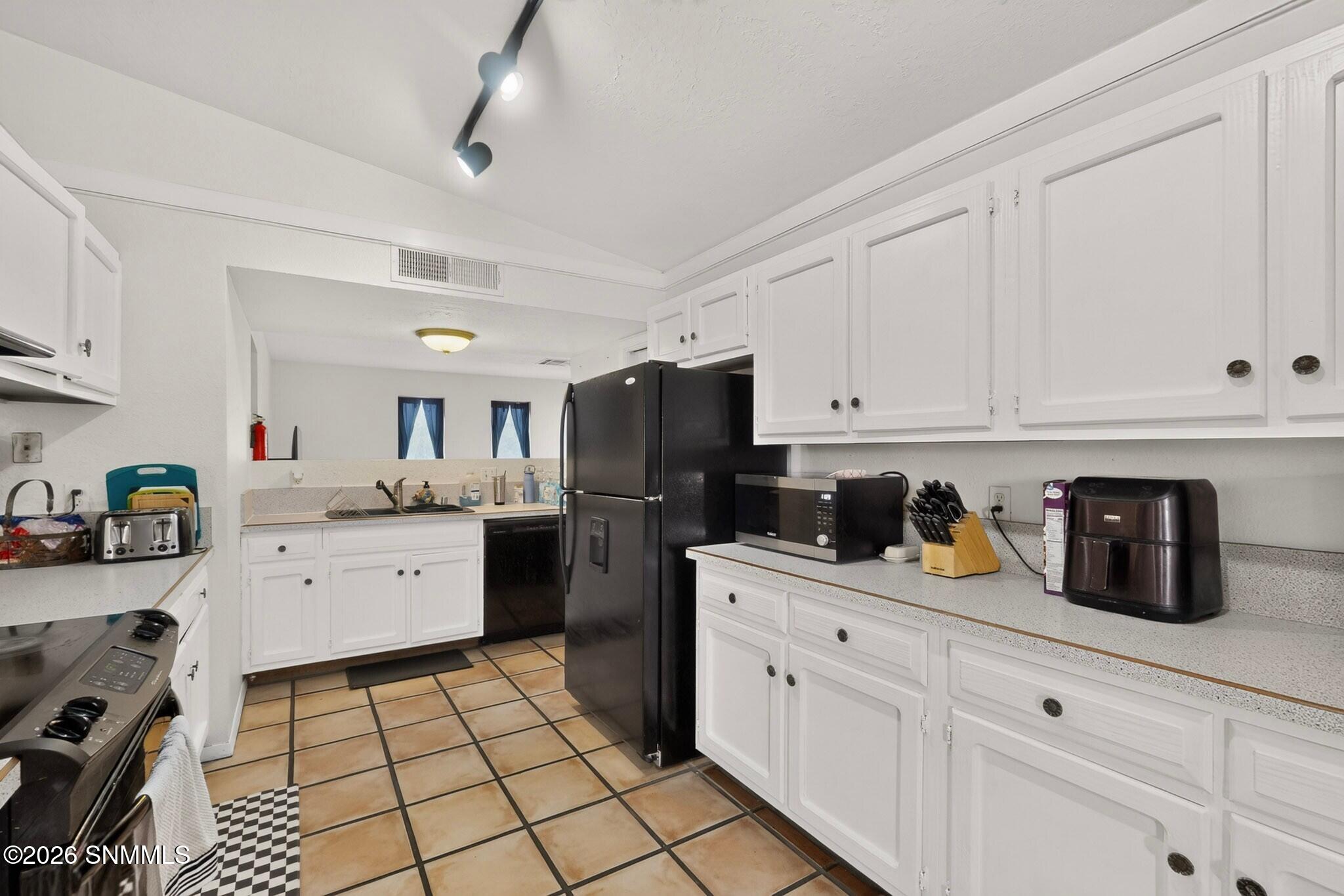 4136 E Winchester Road Property Photo 13