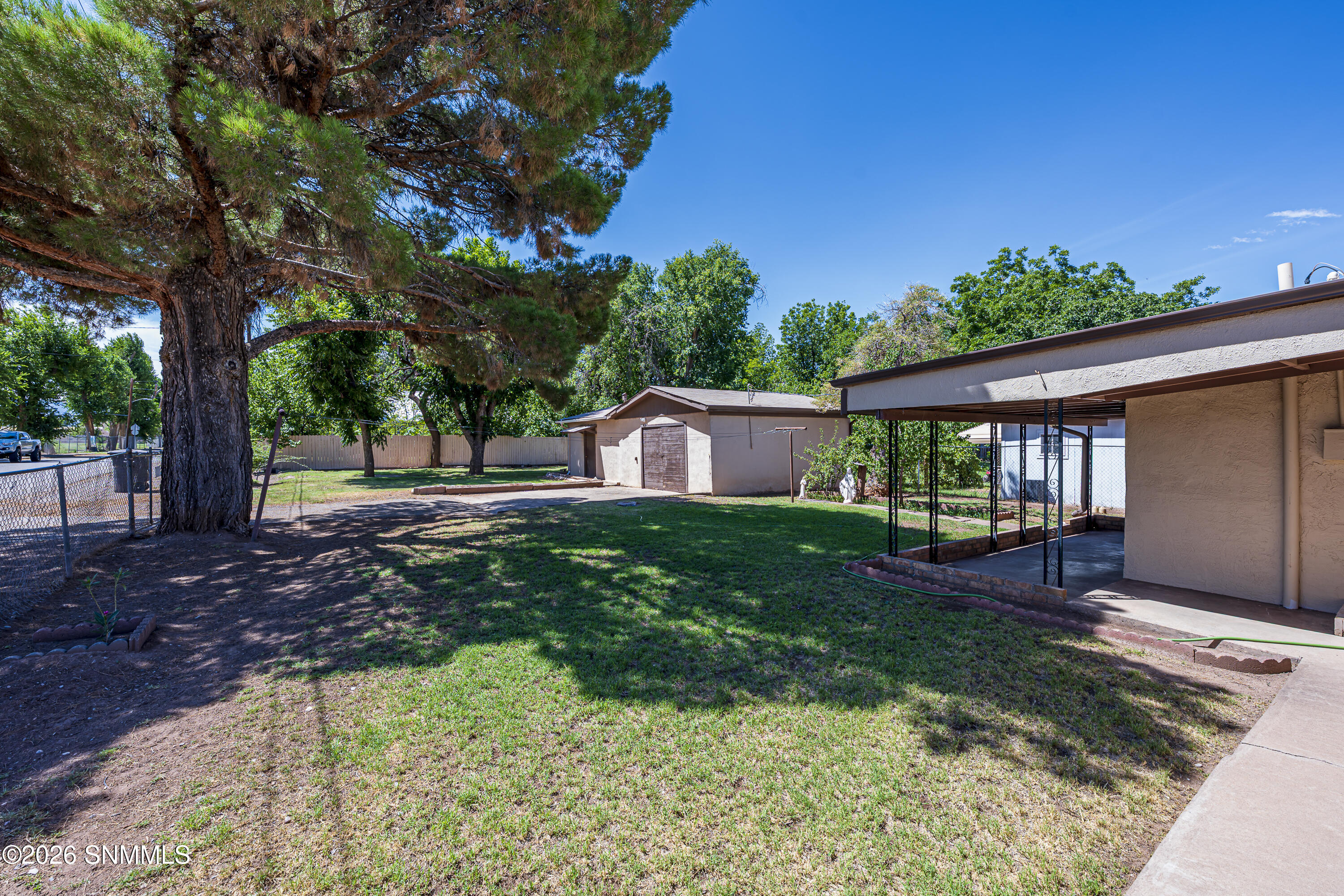 611 1st Street Property Photo 3