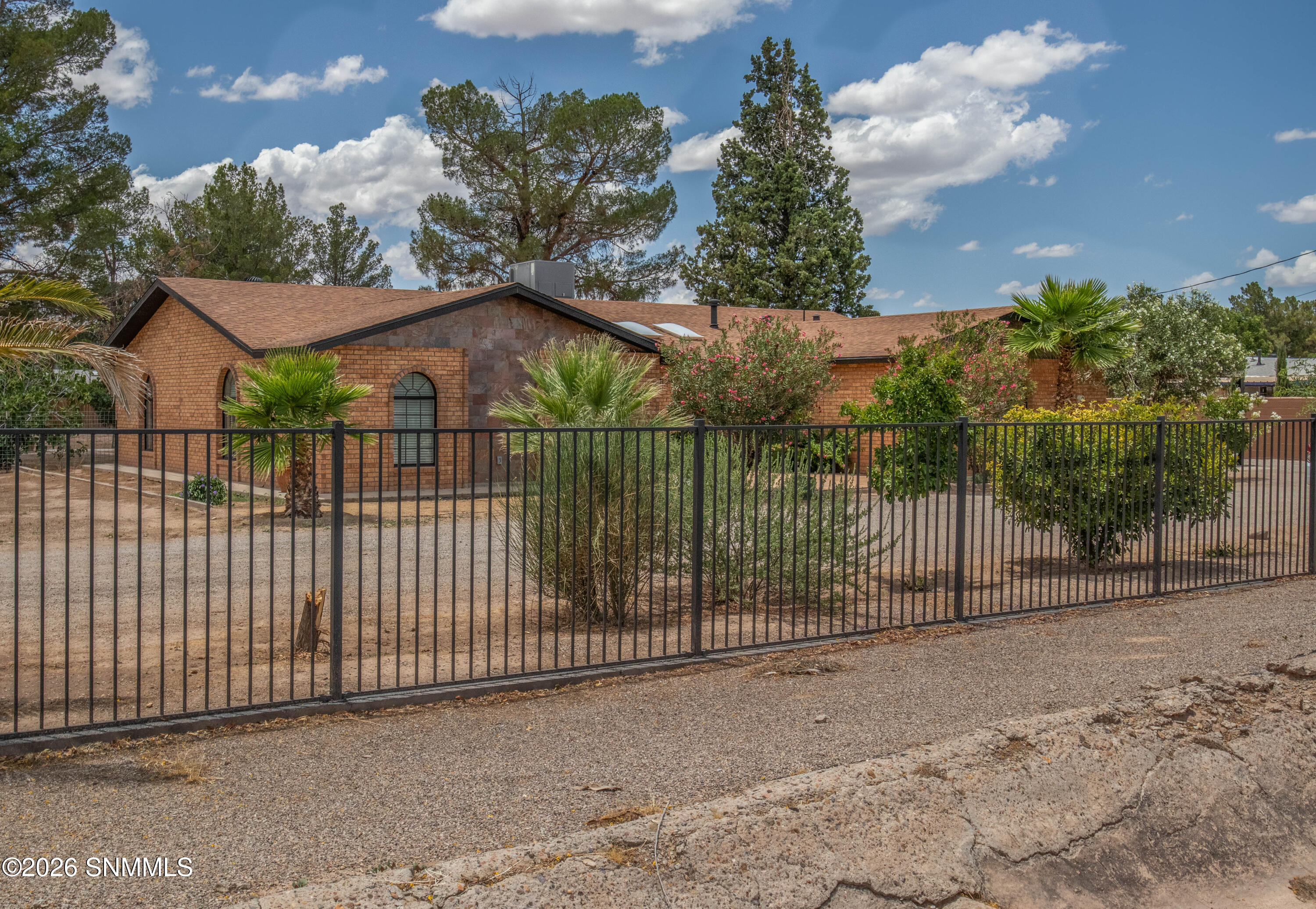 5129 N Valley Drive Property Photo 1